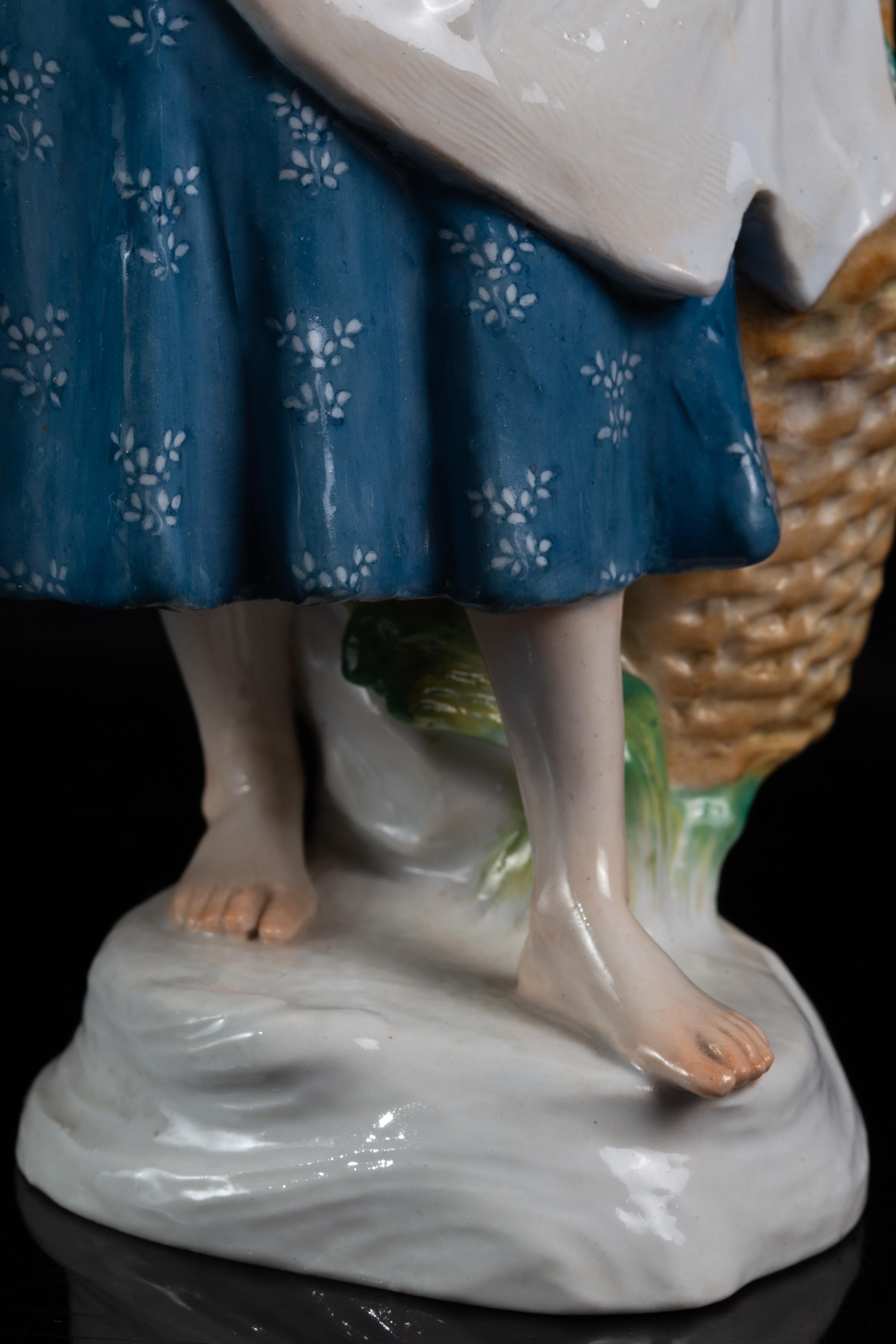 Große Meissen Porcelain Jugendstil Figur 'Mädchen mit Apfelkorb' im Angebot 6