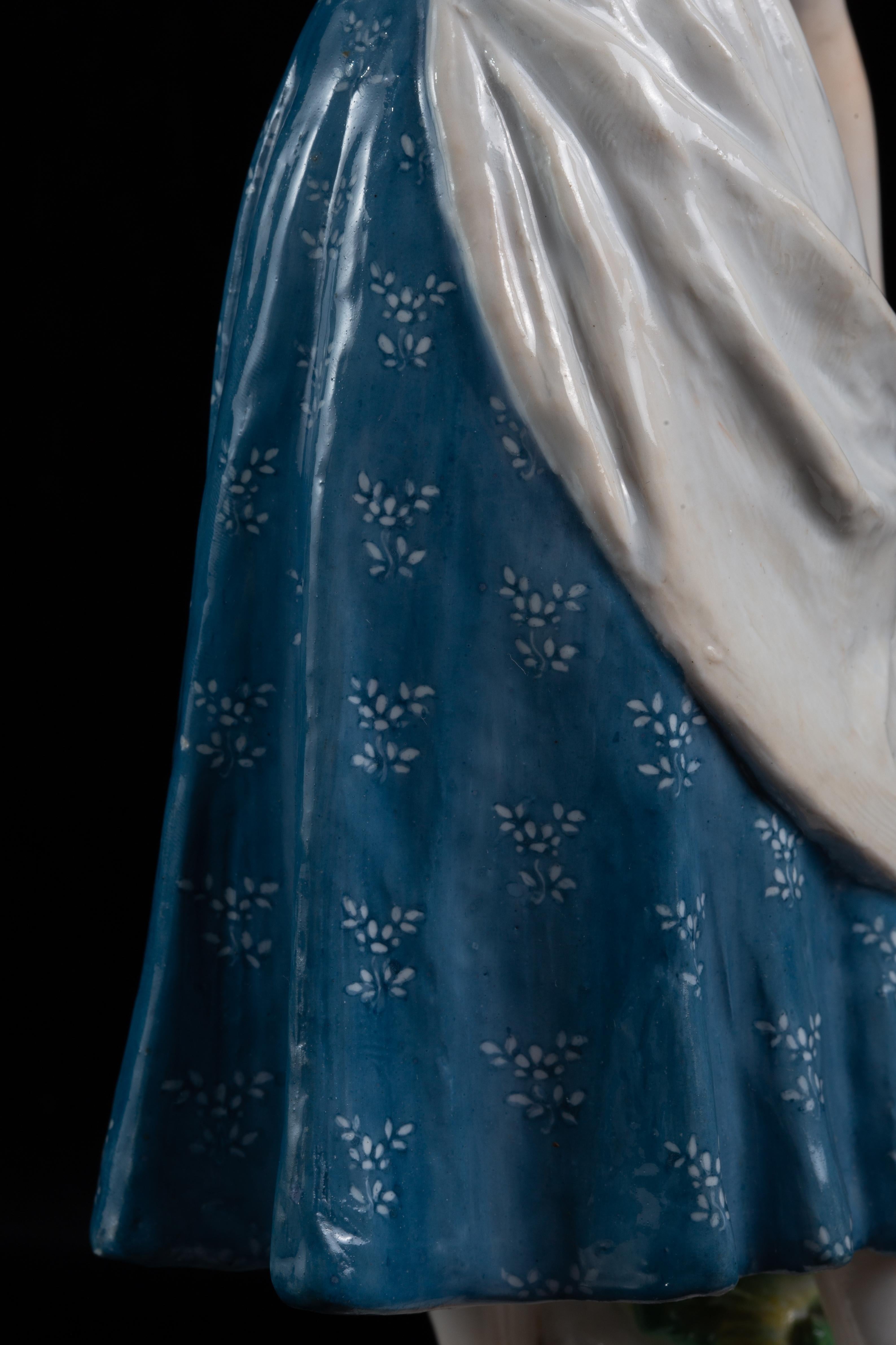 Große Meissen Porcelain Jugendstil Figur 'Mädchen mit Apfelkorb' im Angebot 8