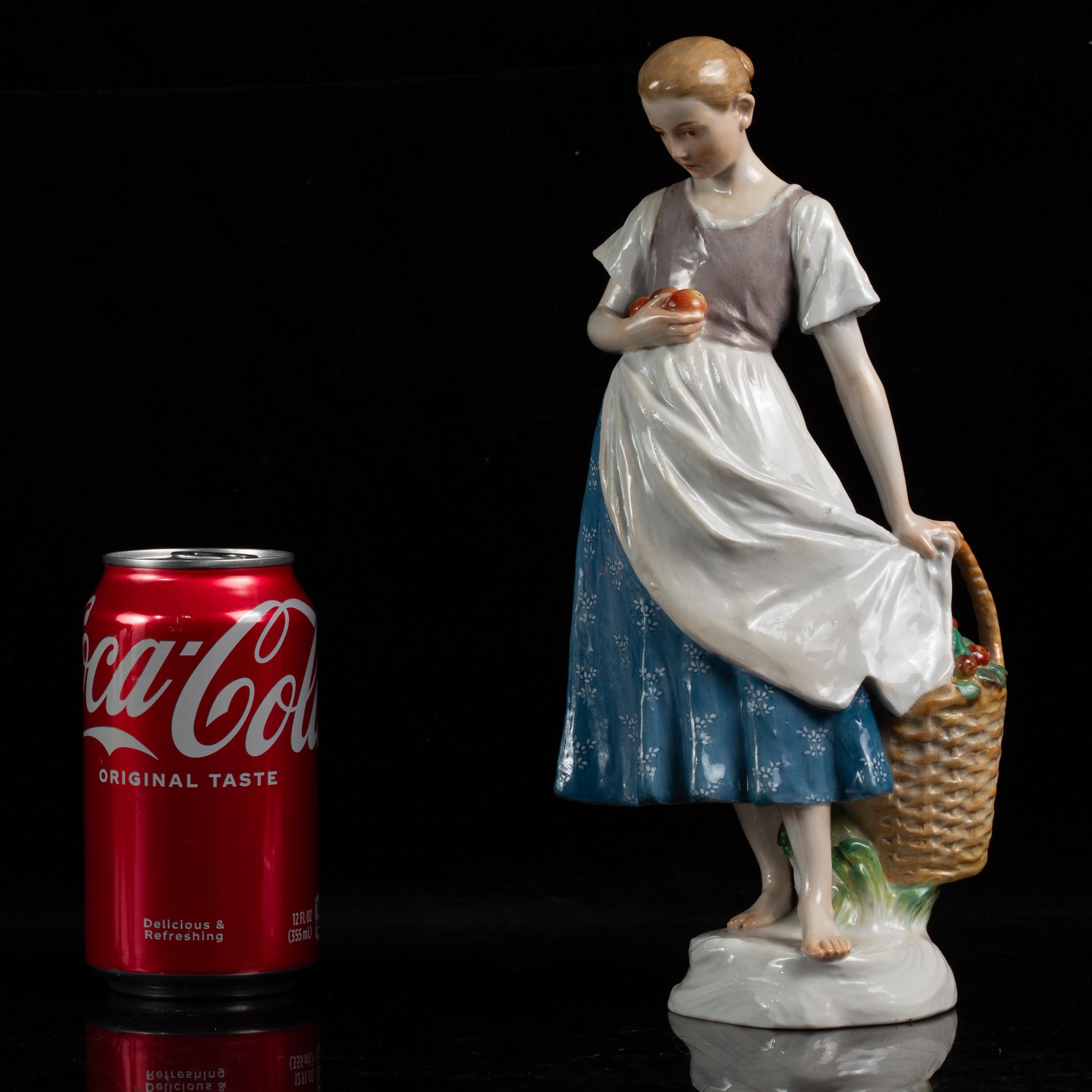 Große Meissen Porcelain Jugendstil Figur 'Mädchen mit Apfelkorb' (Art nouveau) im Angebot