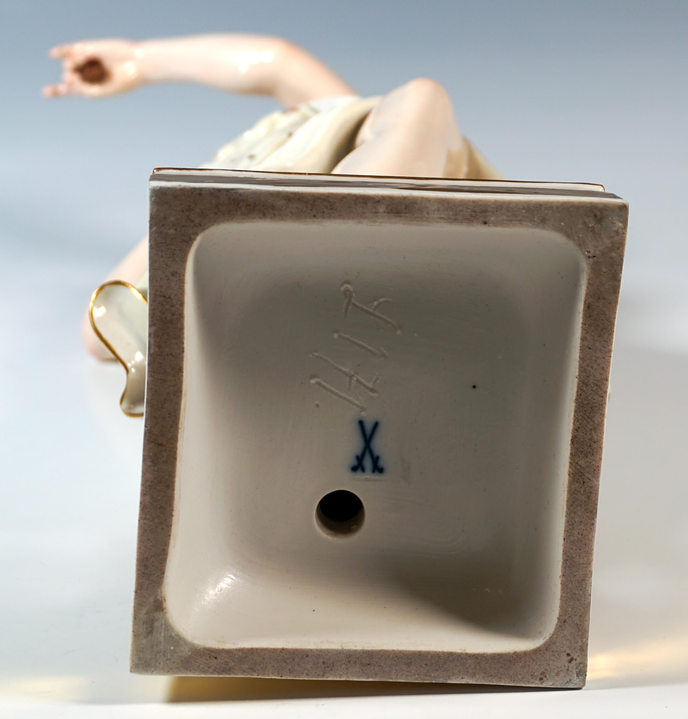 Large Meissen Porcelain Figurine 'Dancing Vestal Virgin' By E.J. Haenel, Ca 1880 For Sale 2