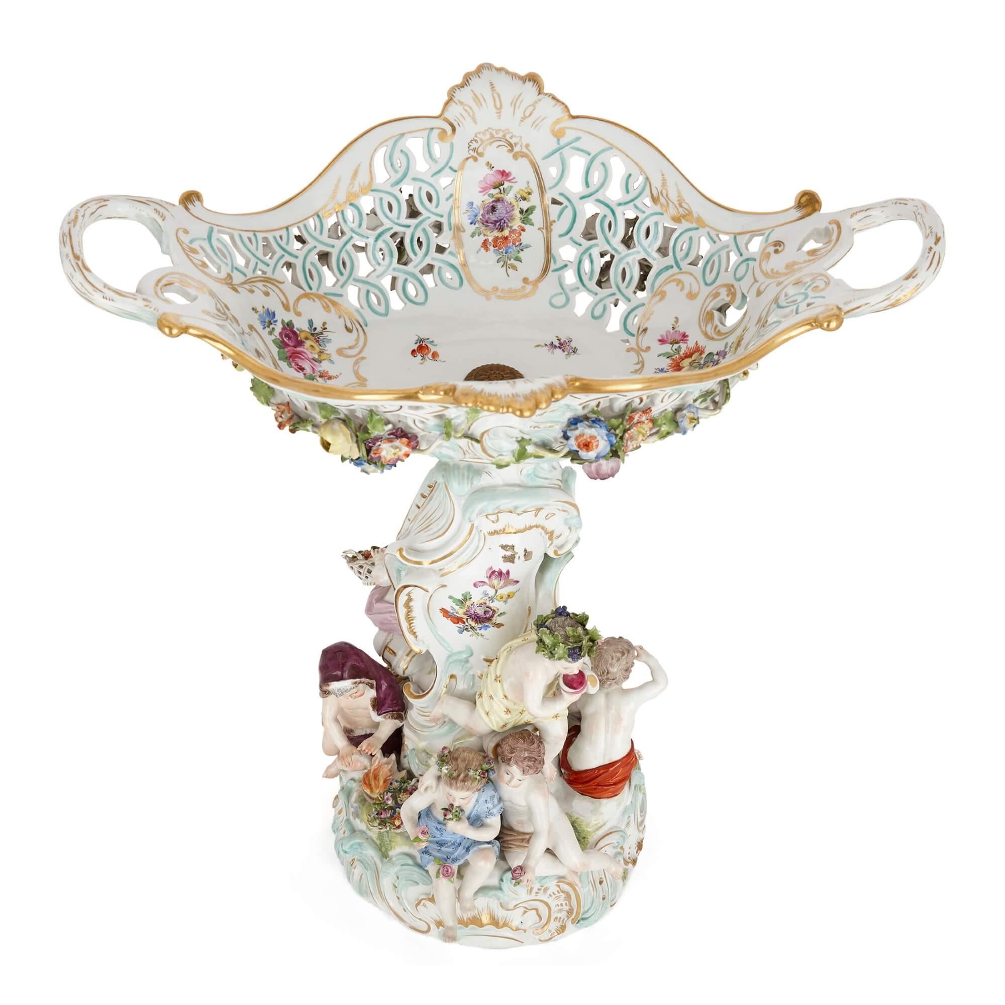 Rococo Grand centre de table de style rococo en porcelaine de Meissen en vente