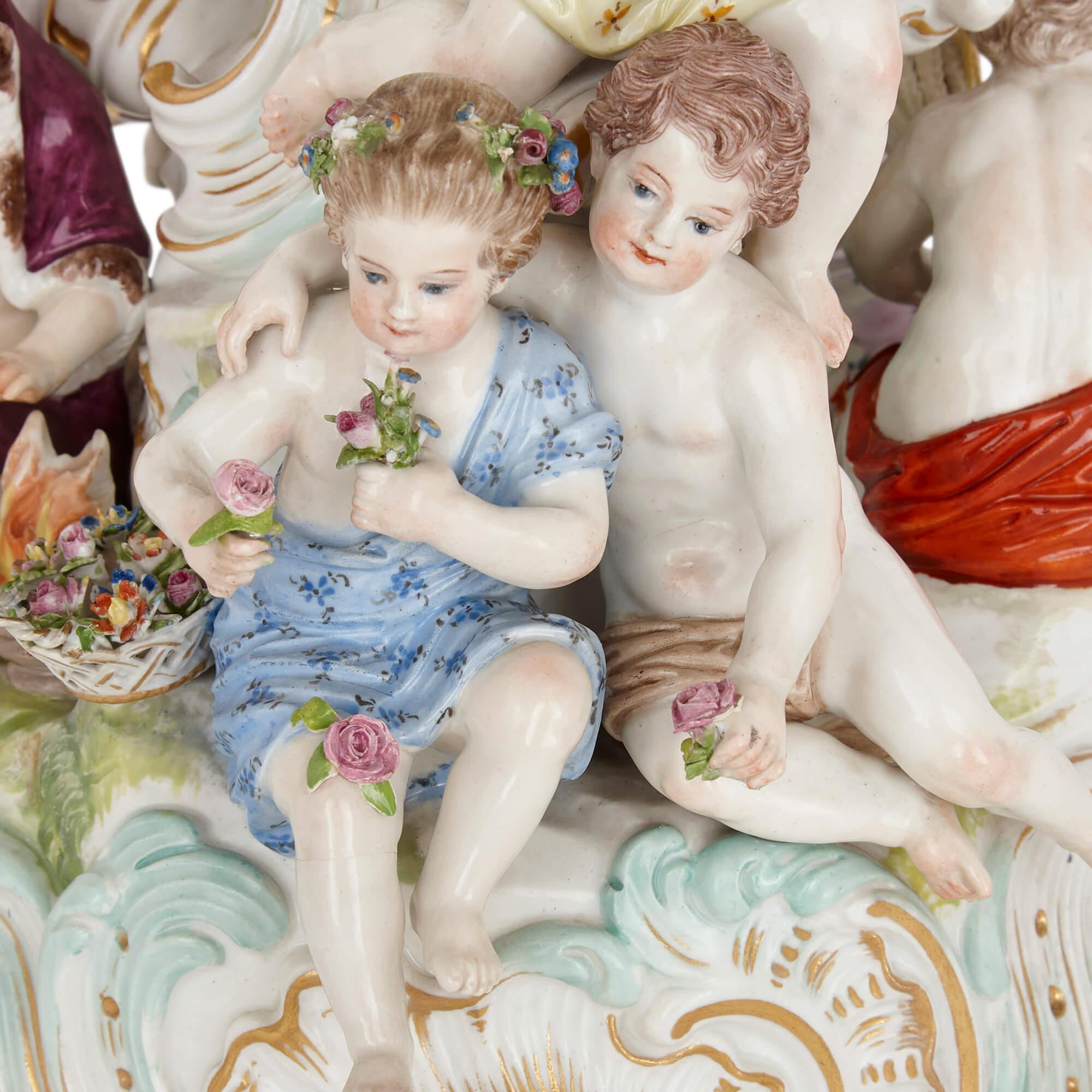 Large Meissen porcelain Rococo style centrepiece In Good Condition For Sale In London, GB