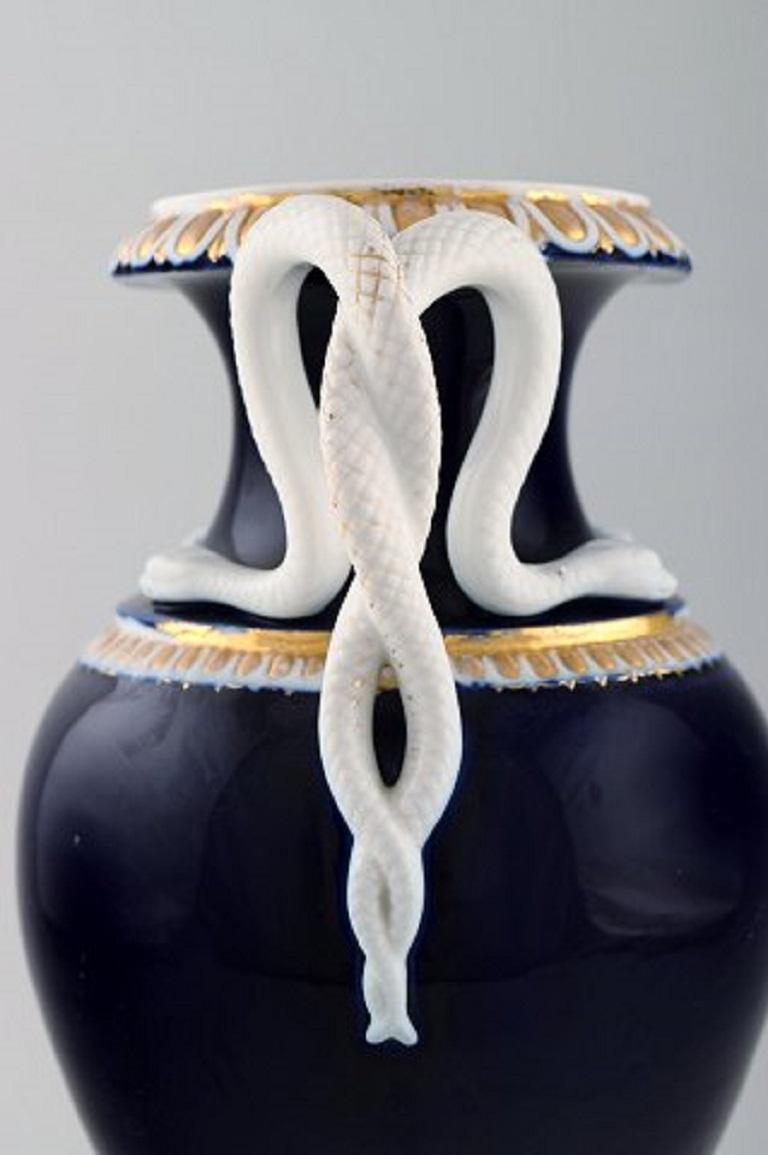 Large Meissen Porcelain Vase with Handles Shaped as Snakes, 1870s-1880s In Good Condition In Copenhagen, DK