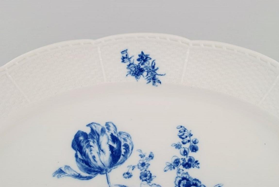 German Large Meissen Serving Dish in Hand-Painted Porcelain, Early 20th Century For Sale
