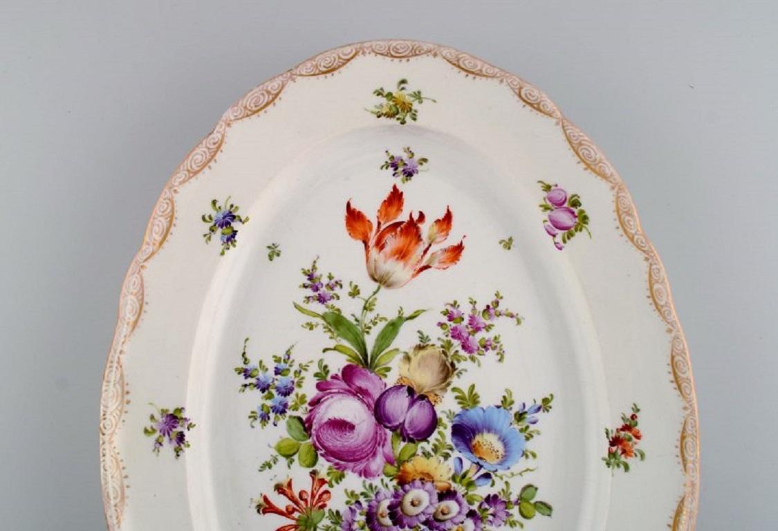 Large Meissen serving dish in porcelain with hand-painted flowers and gold decoration. 
Late 19th century.
Measures: 40.5 x 30 x 5 cm.
In excellent condition.
Stamped.
3rd factory quality.
