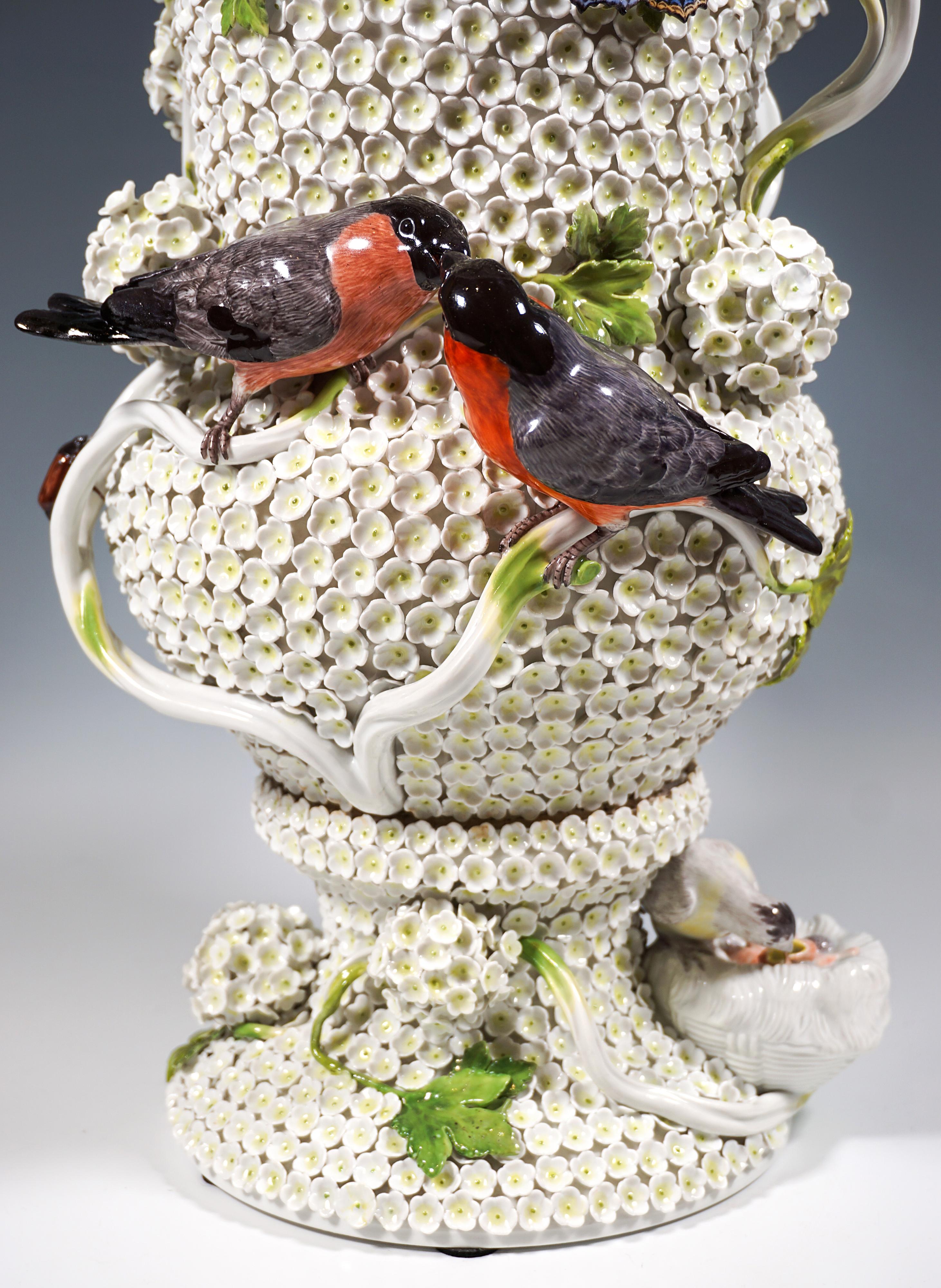 Large Meissen Splendid Vases With Snowball Blossoms, Birds & Insects, Circa 1850 For Sale 6