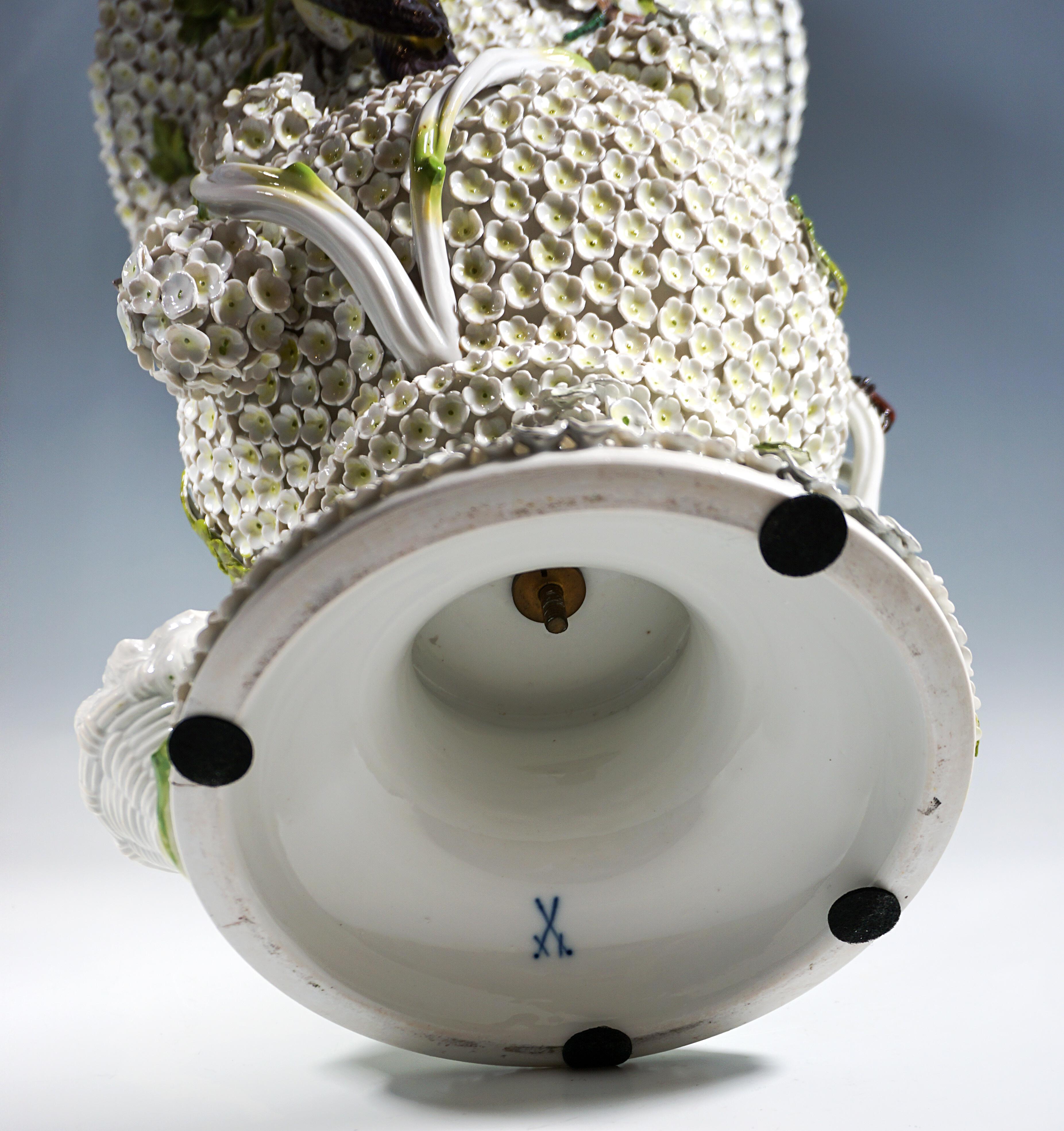 Large Meissen Splendid Vases With Snowball Blossoms, Birds & Insects, Circa 1850 For Sale 7