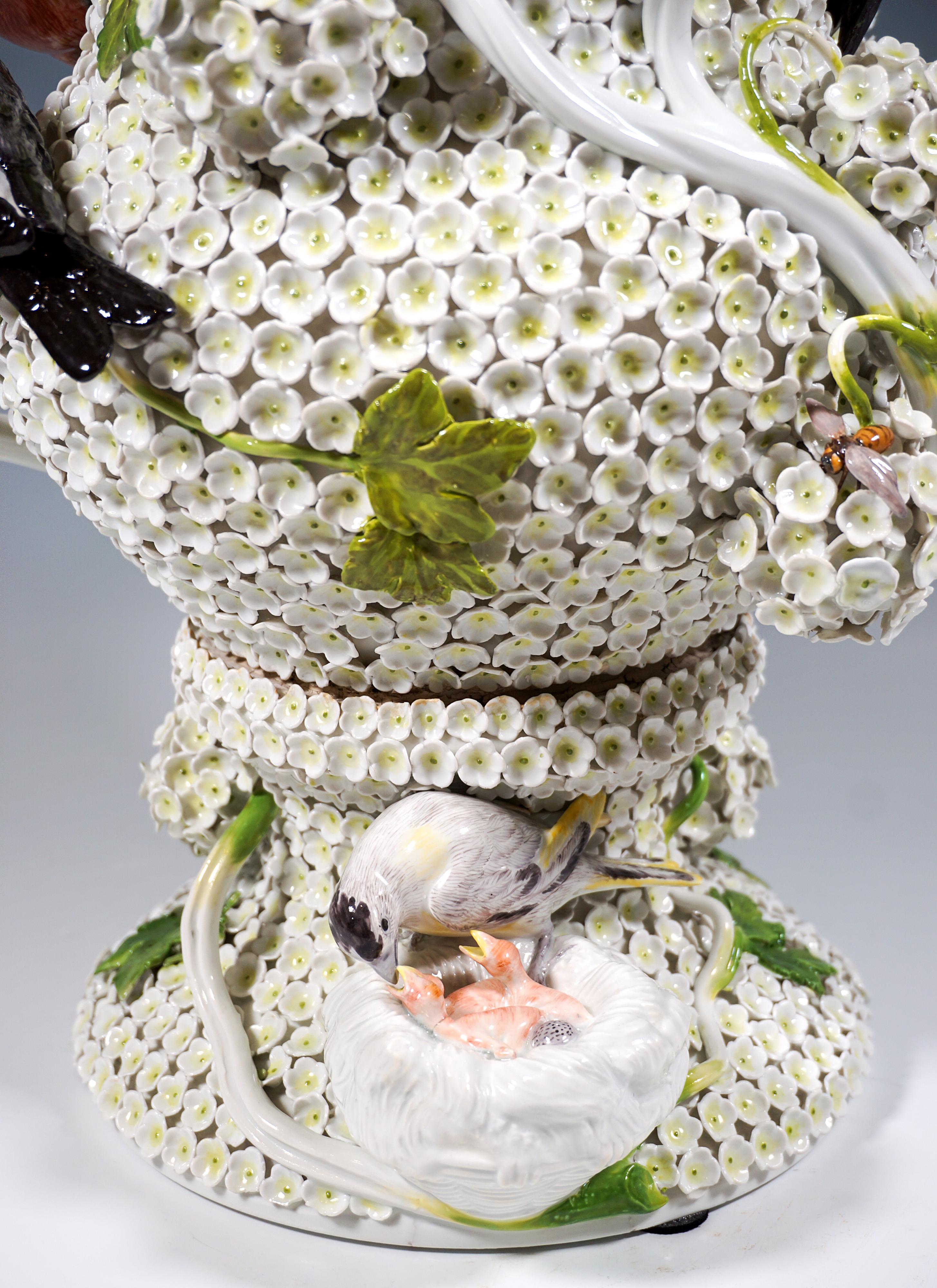 Large Meissen Splendid Vases With Snowball Blossoms, Birds & Insects, Circa 1850 For Sale 1