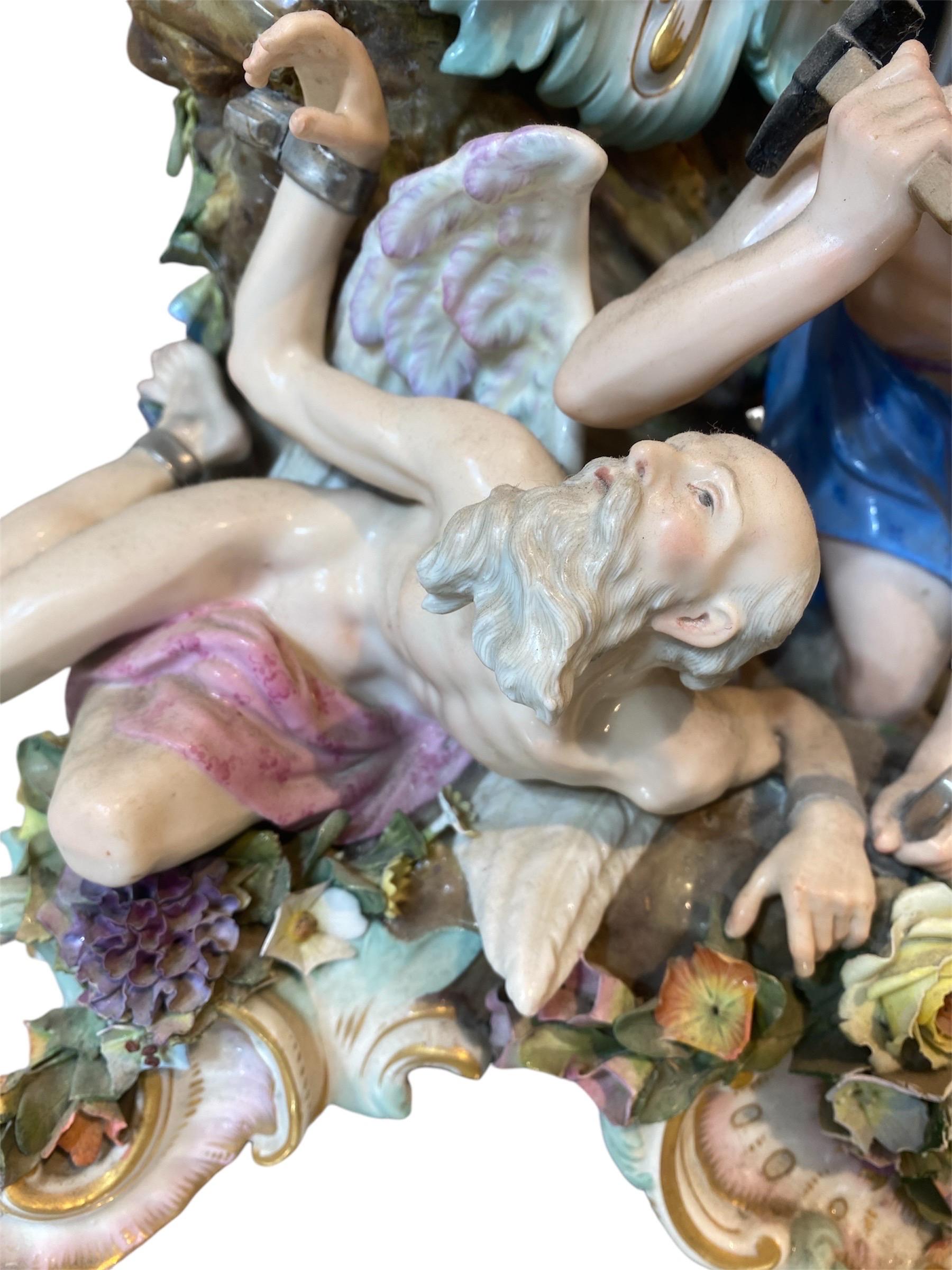 Large Meissen Splendour Clock, Crowned By Jupiter, J.J. Kaendler, Germany, 1860 In Good Condition For Sale In Tel Aviv, IL