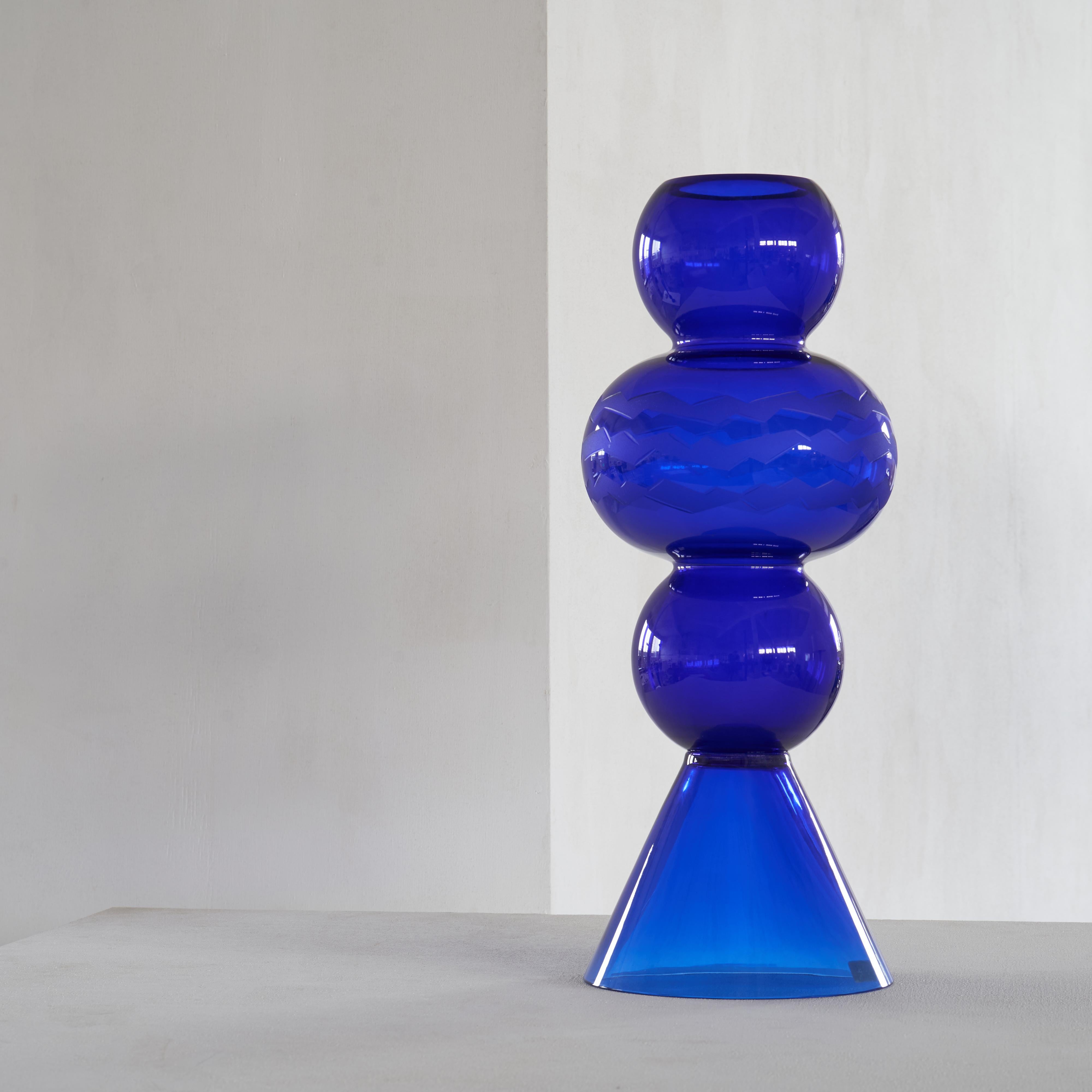 Extraordinary and unique blue glass object by famous designer and Memphis Group founding member Matteo Thun (1952 – Italy). Very, very rare. Rinascimento Collection for Tiffany & Co, made by Murano glass house Barovier&Toso in Venezia in 1987.