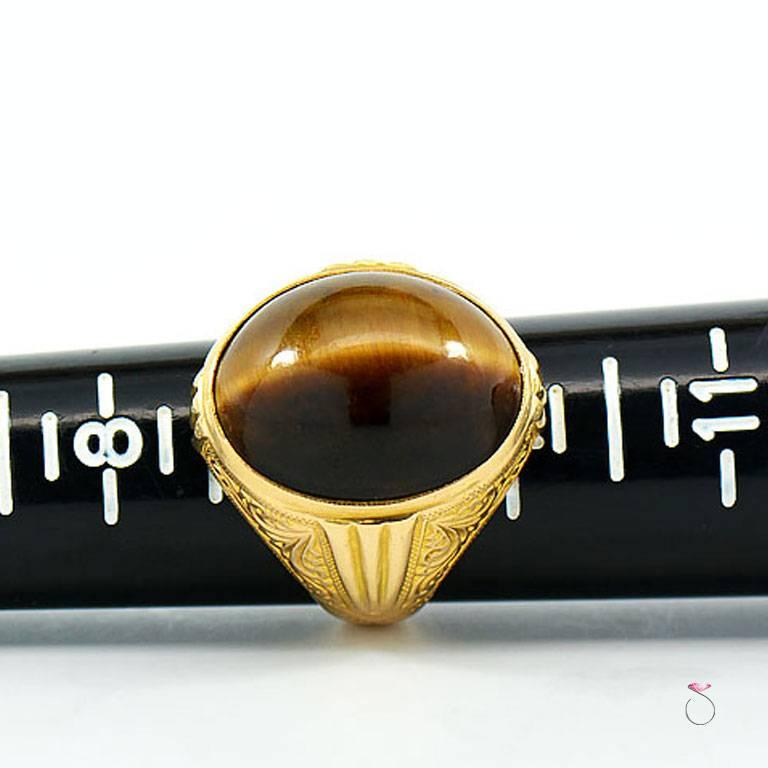 Large Men's Tiger Eye Ring, 21 Karat Yellow Gold with Victorian Engraving In Good Condition In Honolulu, HI
