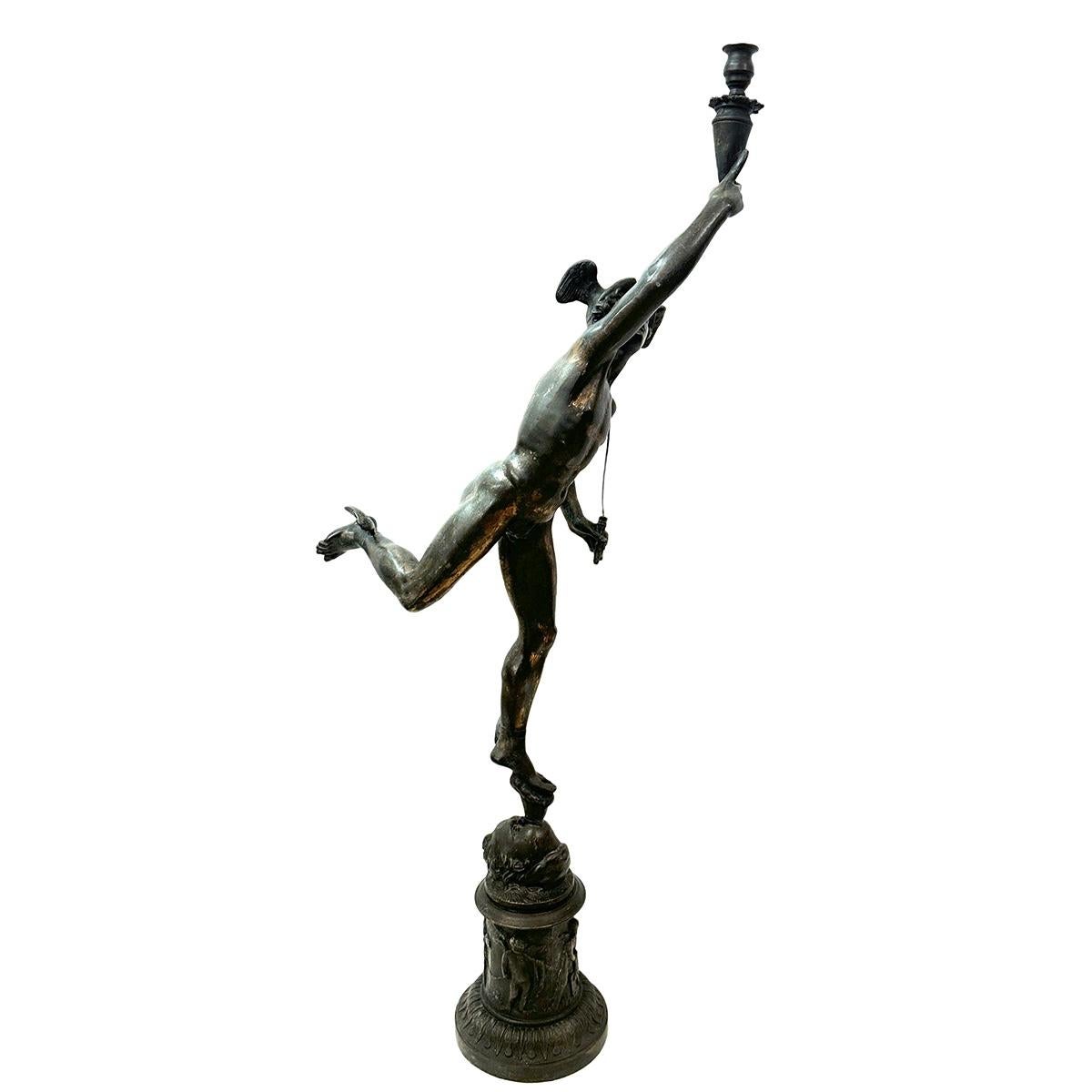 Francese Candeliere grande con scultura in mercurio in vendita