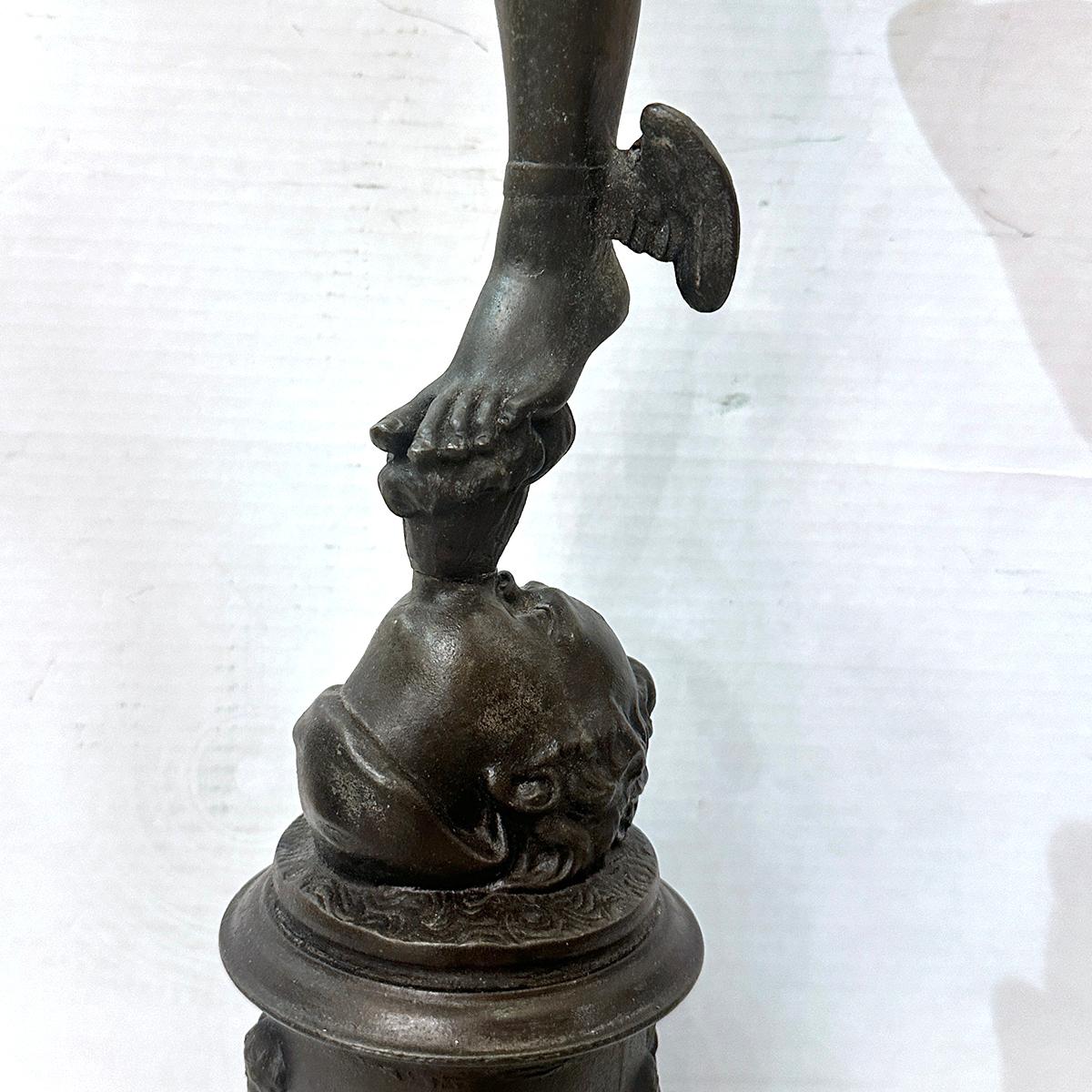 Candeliere grande con scultura in mercurio in vendita 3