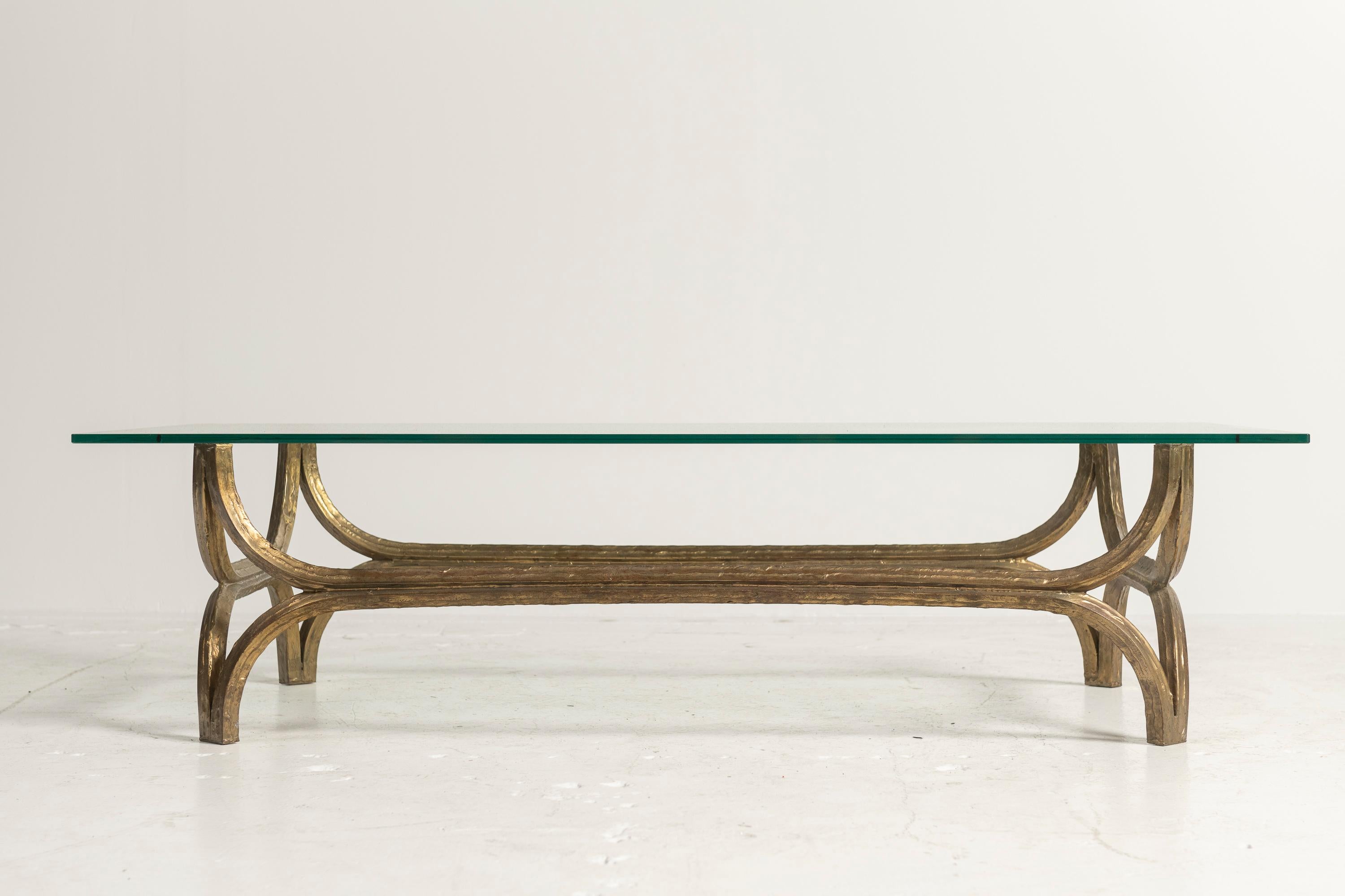 Doré Grande table basse en métal et verre
