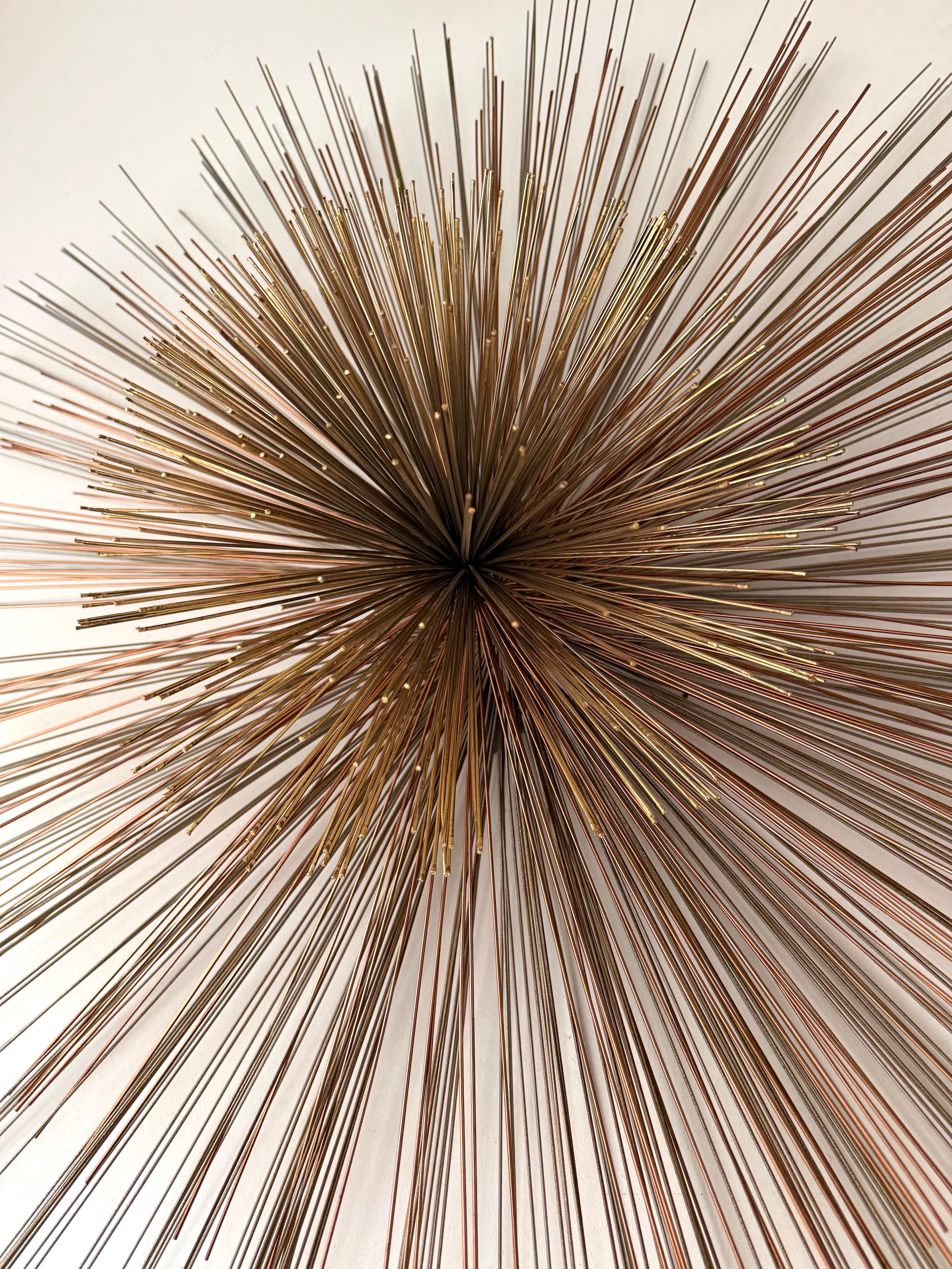 Large Metal Brass Abstract Wall Sculpture by Curtis Jere. USA, 1980s finales del siglo XX en venta