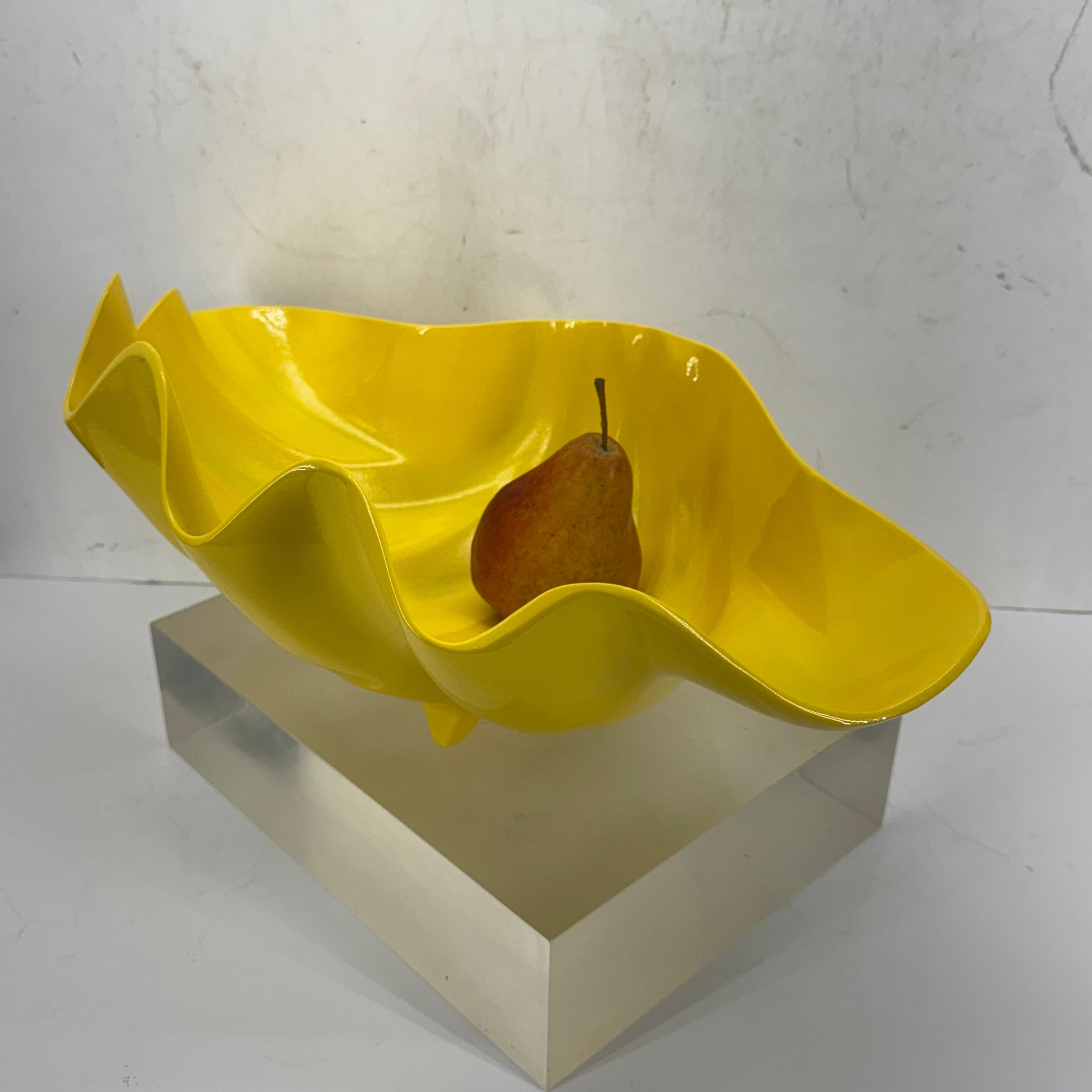 Large Metal Clam Shell Centerpiece Powder-coated in Yellow, Mid-Century Modern In Good Condition For Sale In Haddonfield, NJ