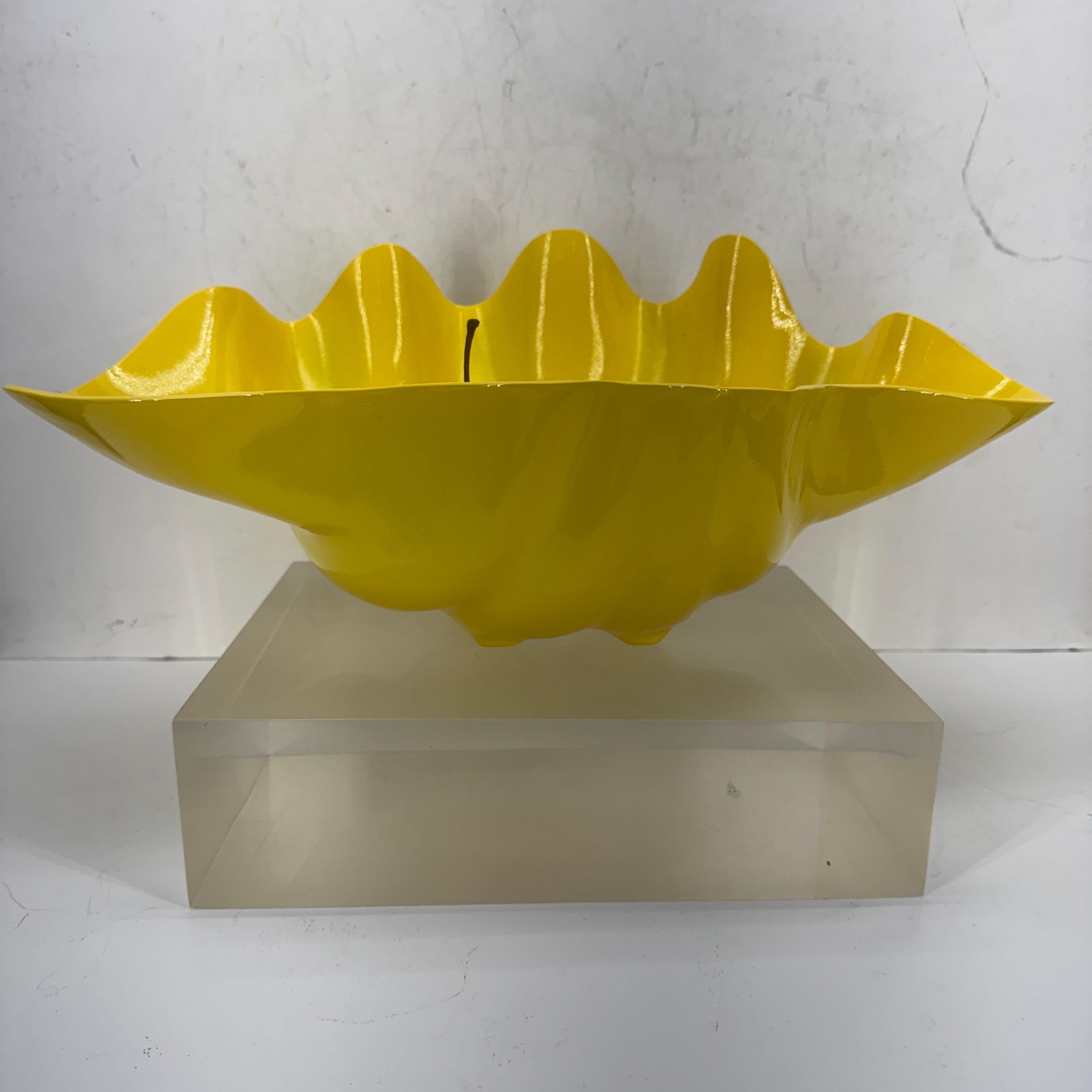 Large Metal Clam Shell Centerpiece Powder-coated in Yellow, Mid-Century Modern For Sale 2