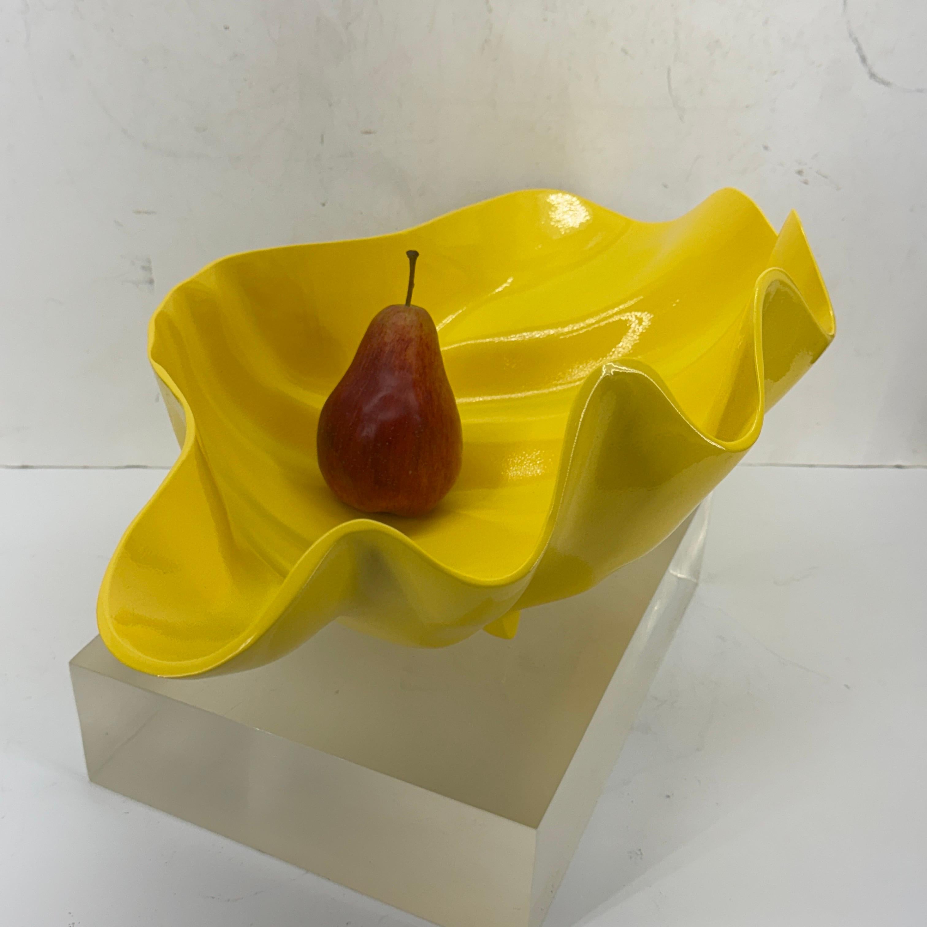 Large Metal Clam Shell Centerpiece Powder-coated in Yellow, Mid-Century Modern For Sale 3