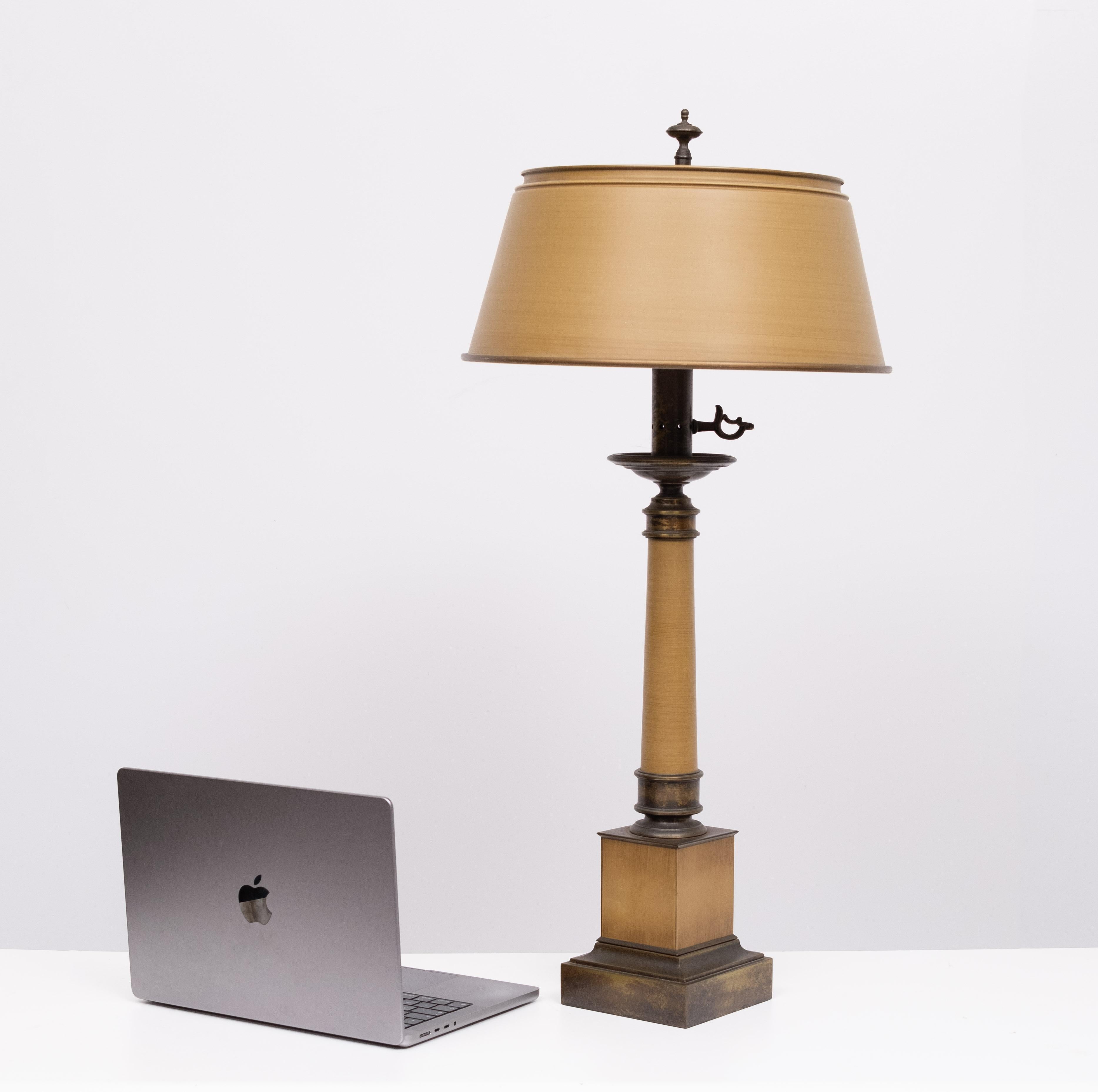 Large Metal Classical Greek Colum Table Lamp 1970 USA im Angebot 3