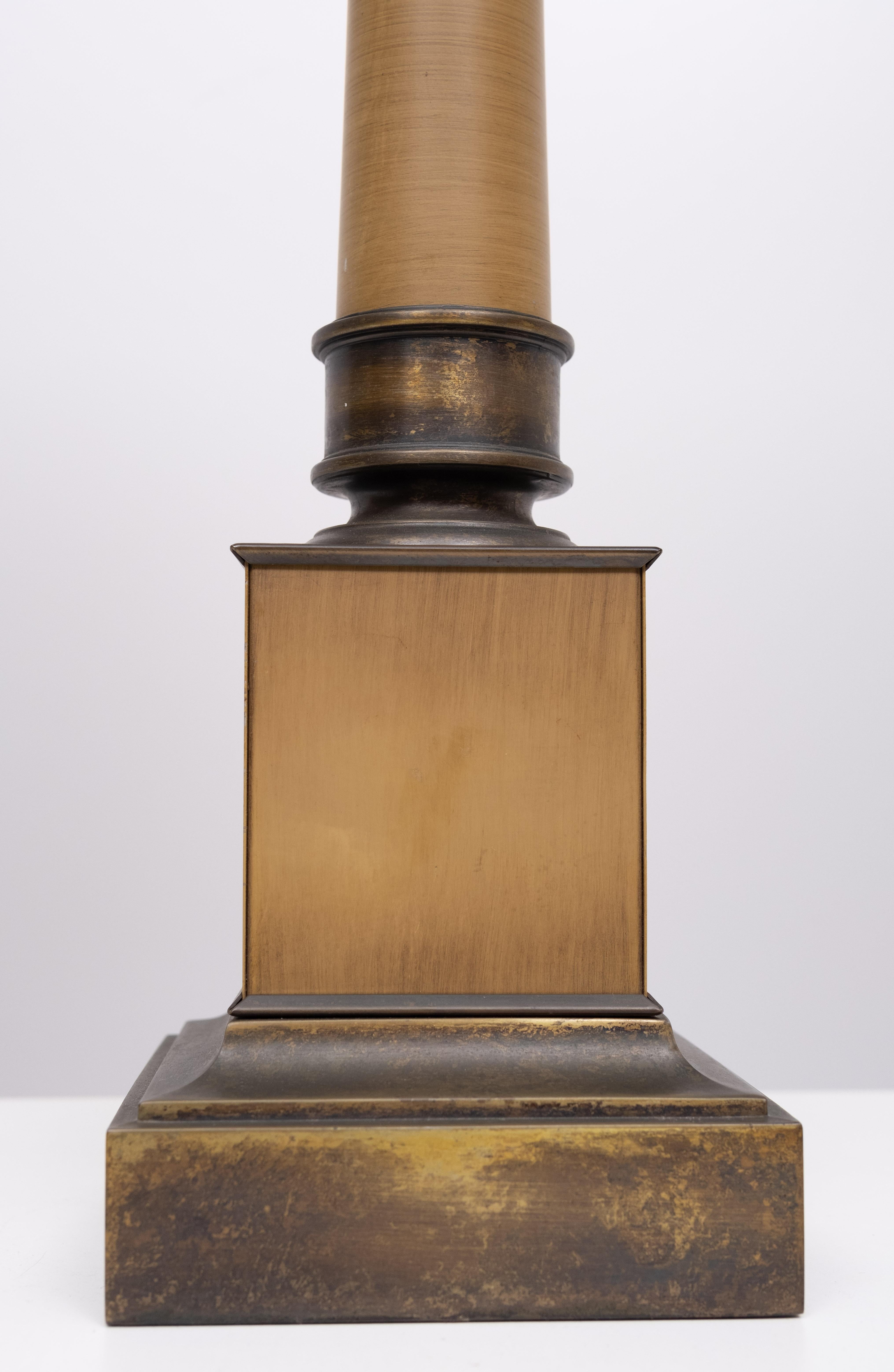 Large Metal Classical Greek Colum Table Lamp 1970 USA (amerikanisch) im Angebot