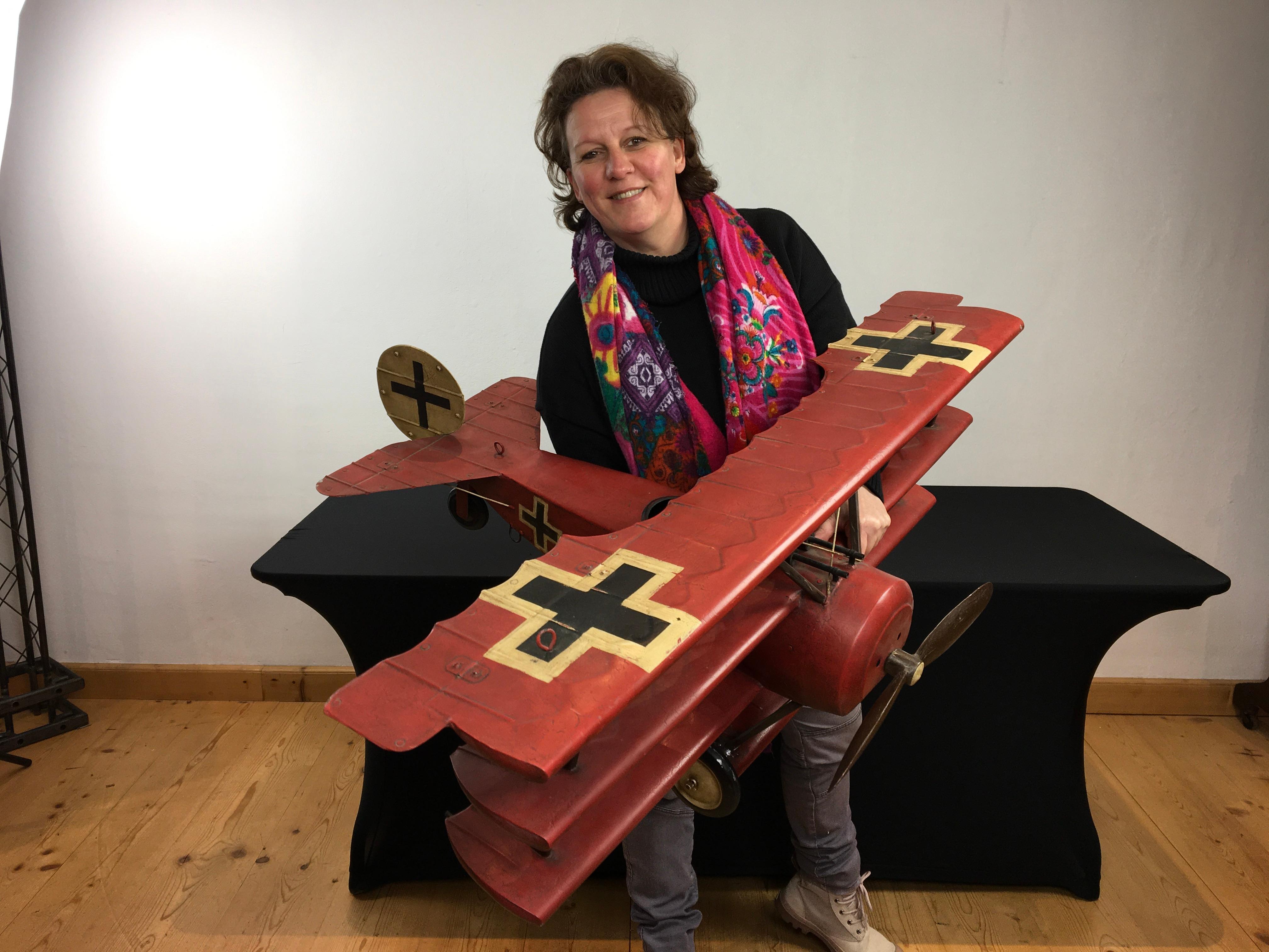 Old Red Baron tri - plane model. 
A large red metal fokker plane with a wingspan of 46.26 inch or 117.5 cm 

The Fokker Triplane, was a World War I fighter plane. 
Manfred von Richthofen, the famed Red Baron, first flew the Fokker plane.