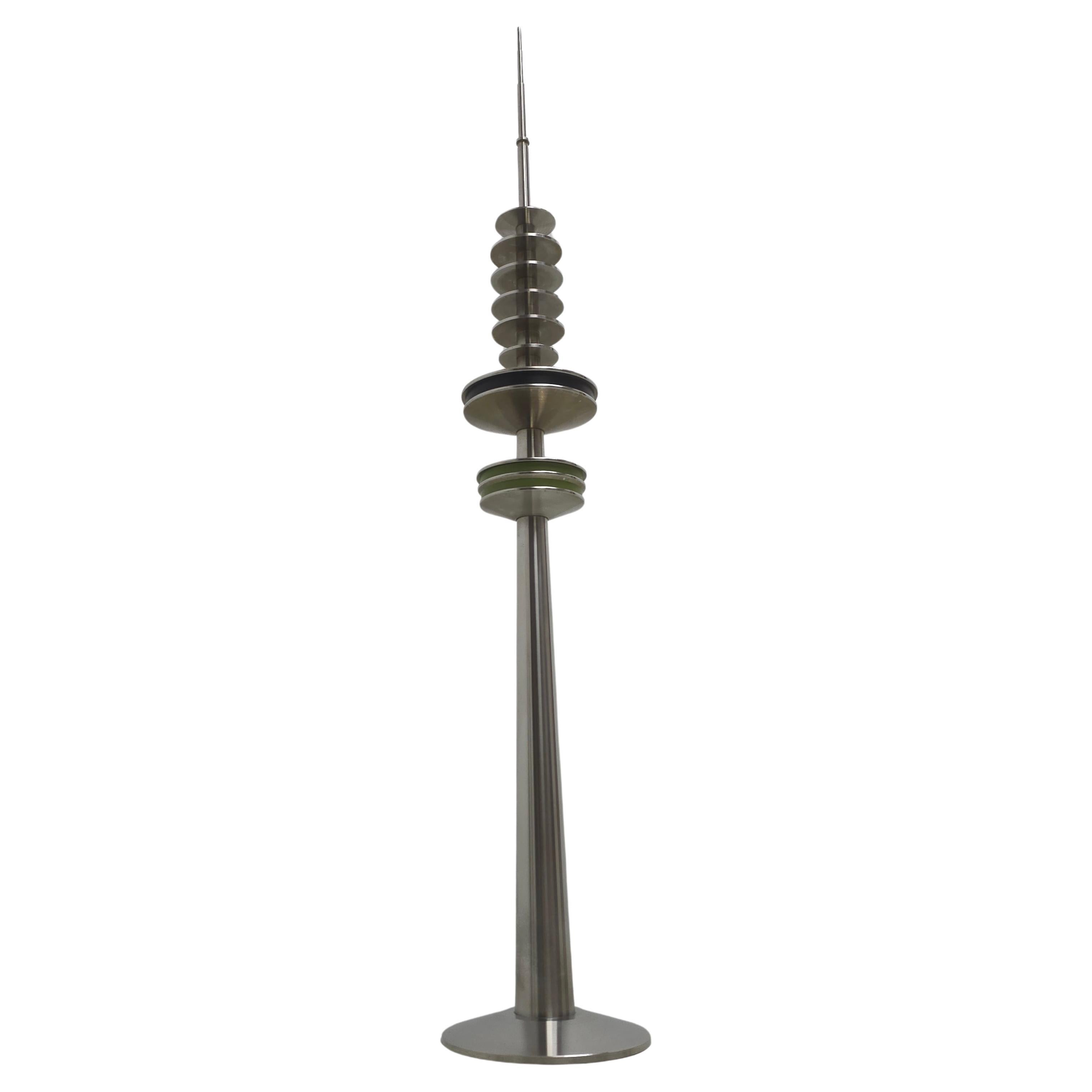 Großer Hamburger Fernsehturm aus Metall als Modellstatue  im Angebot