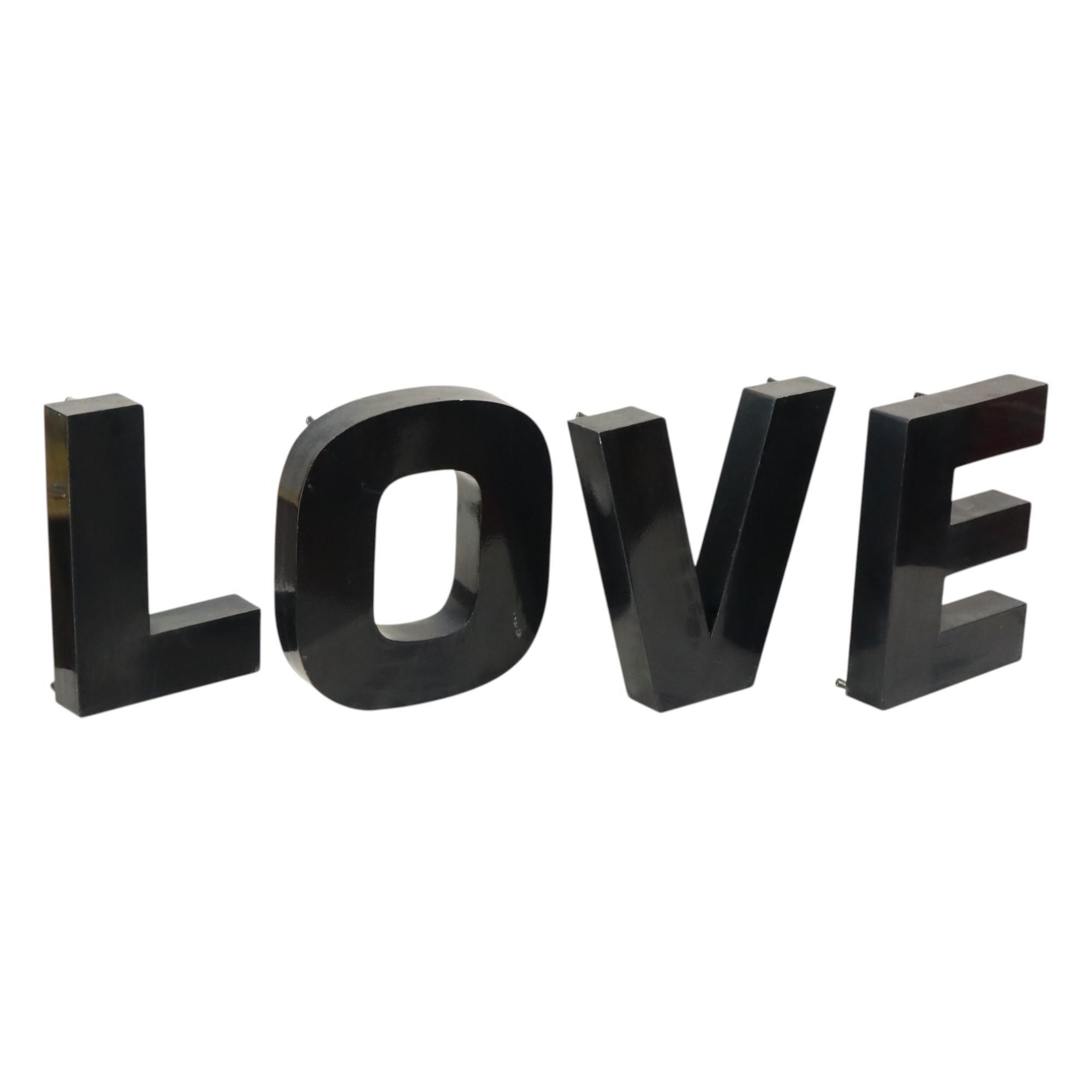 Letras grandes de metal Amor pintadas de negro Objetos publicitarios en venta 4