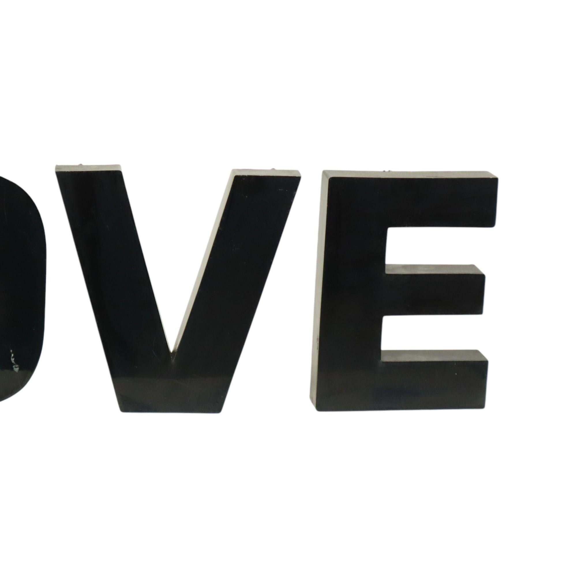 Letras grandes de metal Amor pintadas de negro Objetos publicitarios en Bueno estado para la venta en Poperinge, BE