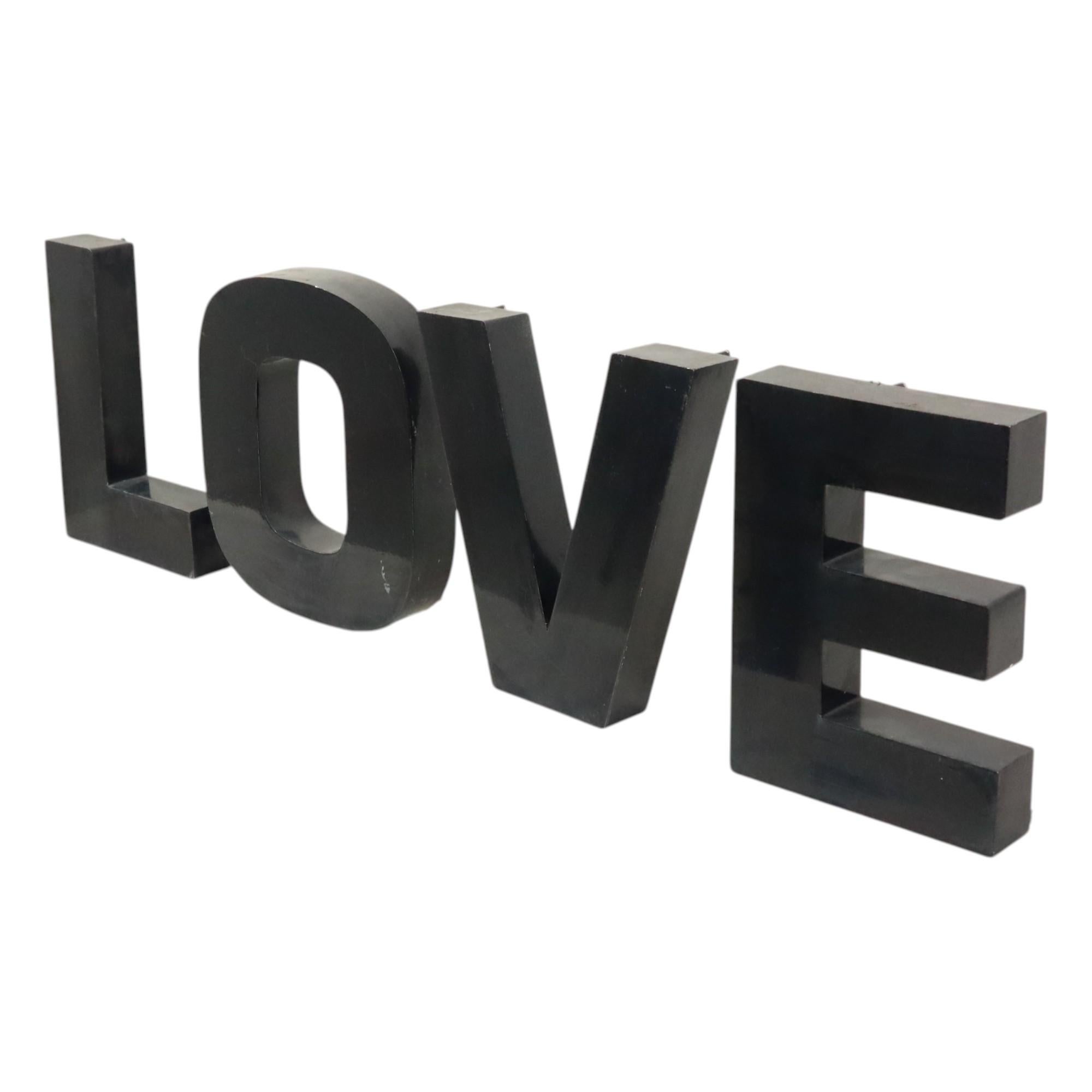 Letras grandes de metal Amor pintadas de negro Objetos publicitarios Metal en venta