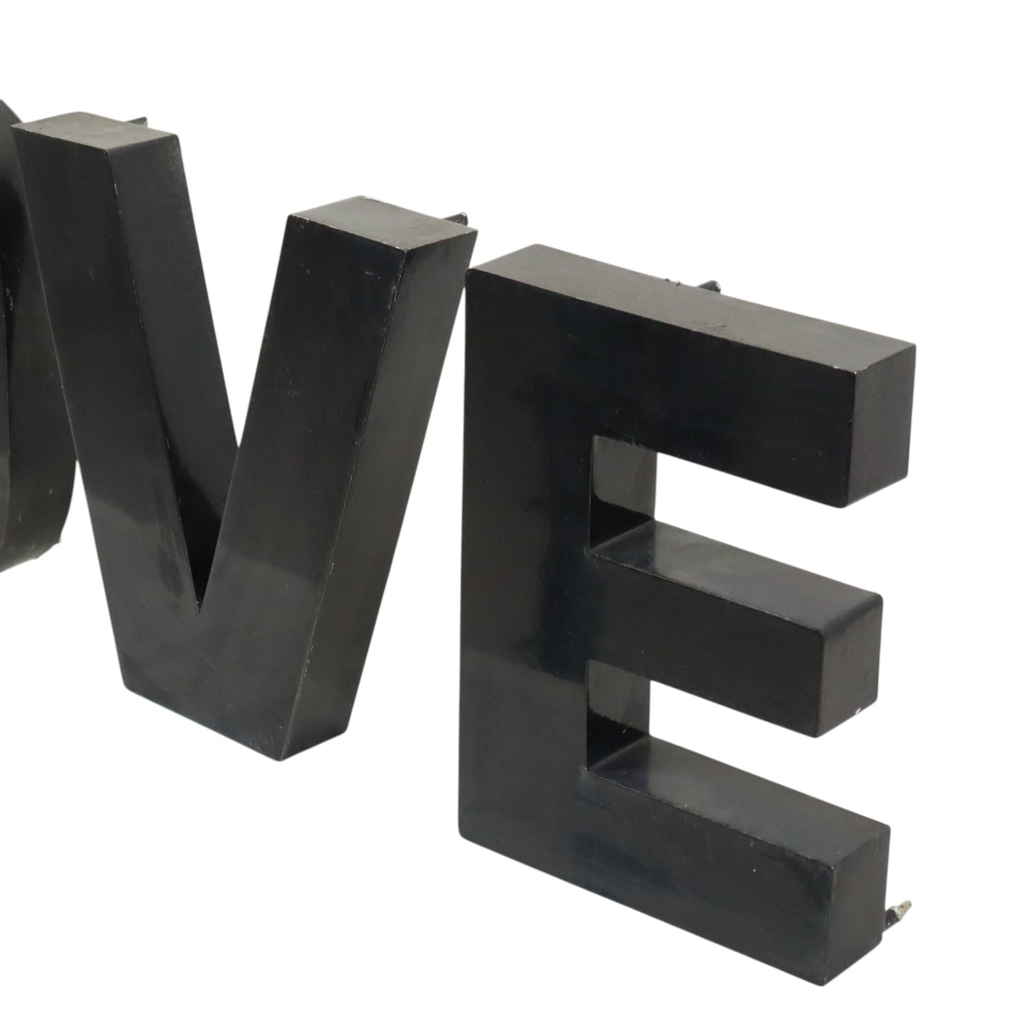 Letras grandes de metal Amor pintadas de negro Objetos publicitarios en venta 1
