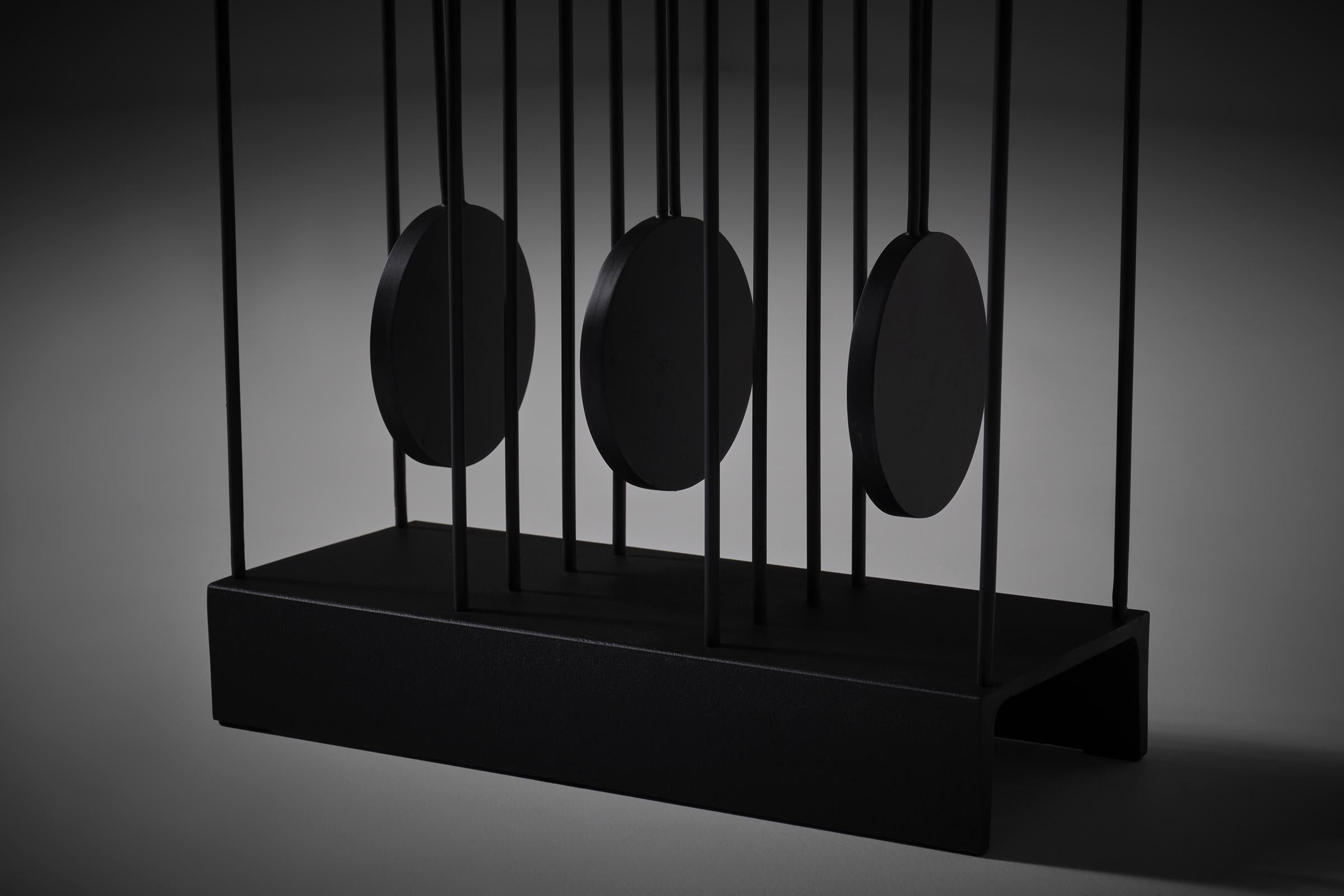 Gran escultura móvil de metal de Arnulf Hoffmann, 1972 Lacado en venta
