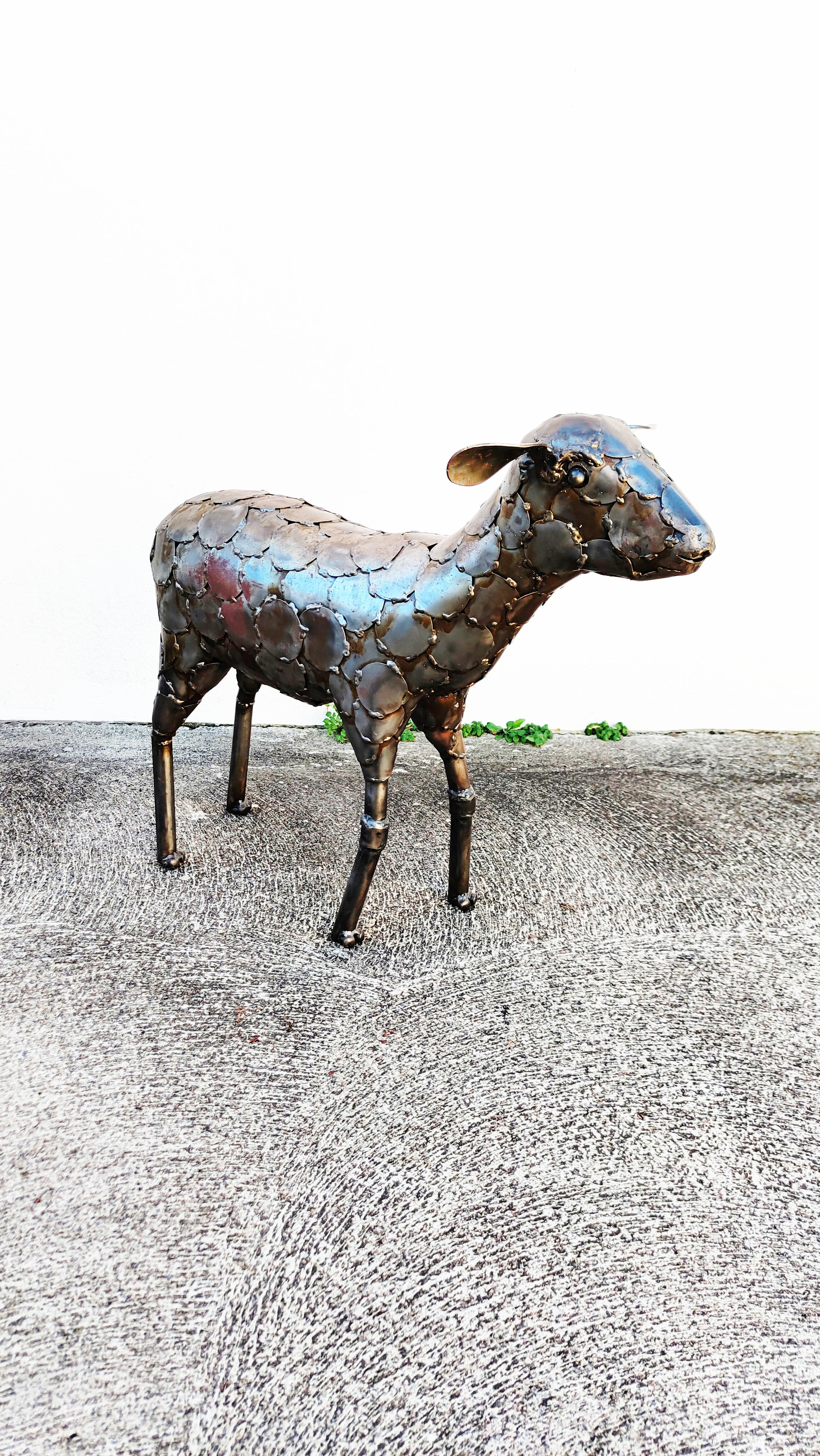 Métal Grande sculpture de moutons en métal, Espagne, 1970 en vente