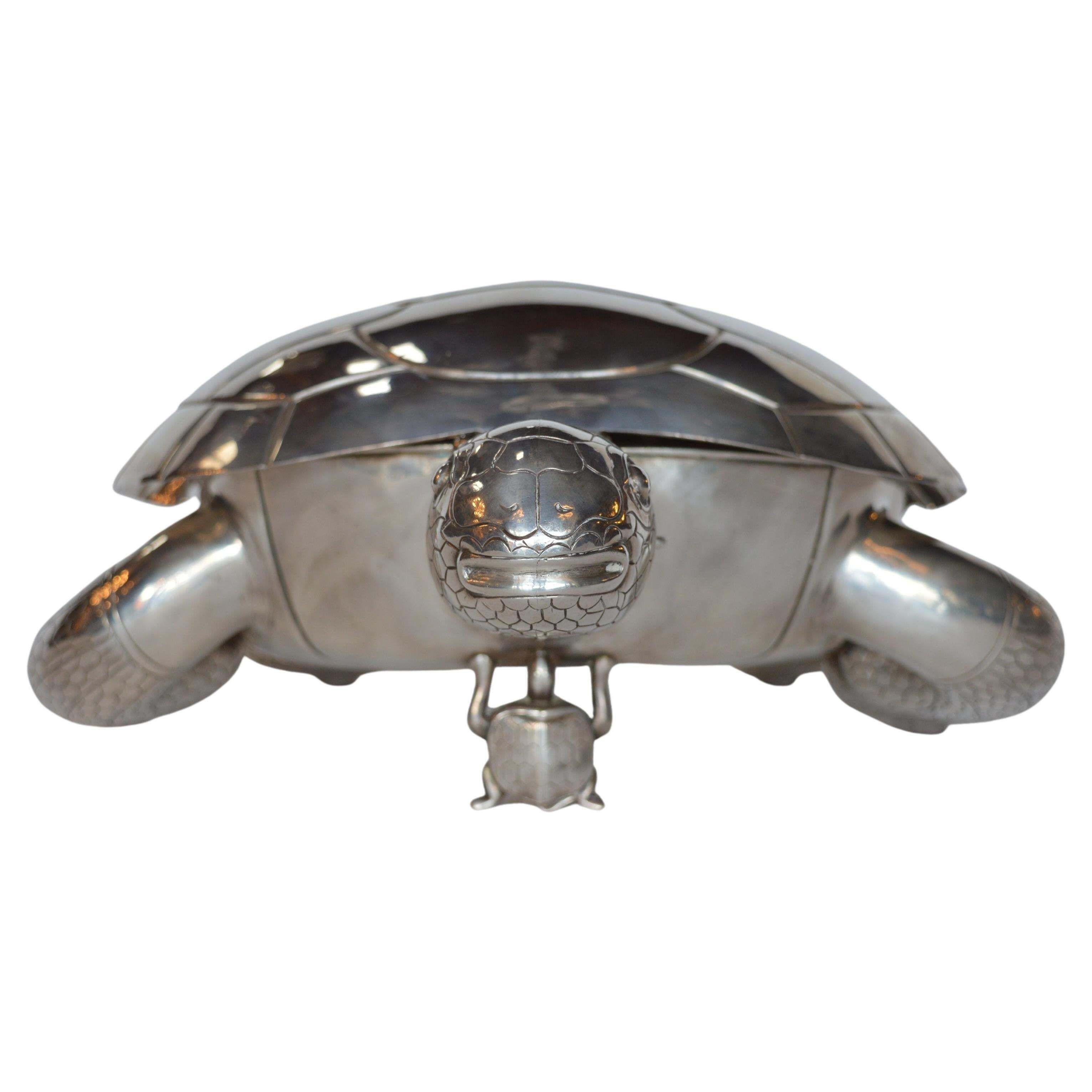 Grande boîte à tortue en métal argenté en vente 2