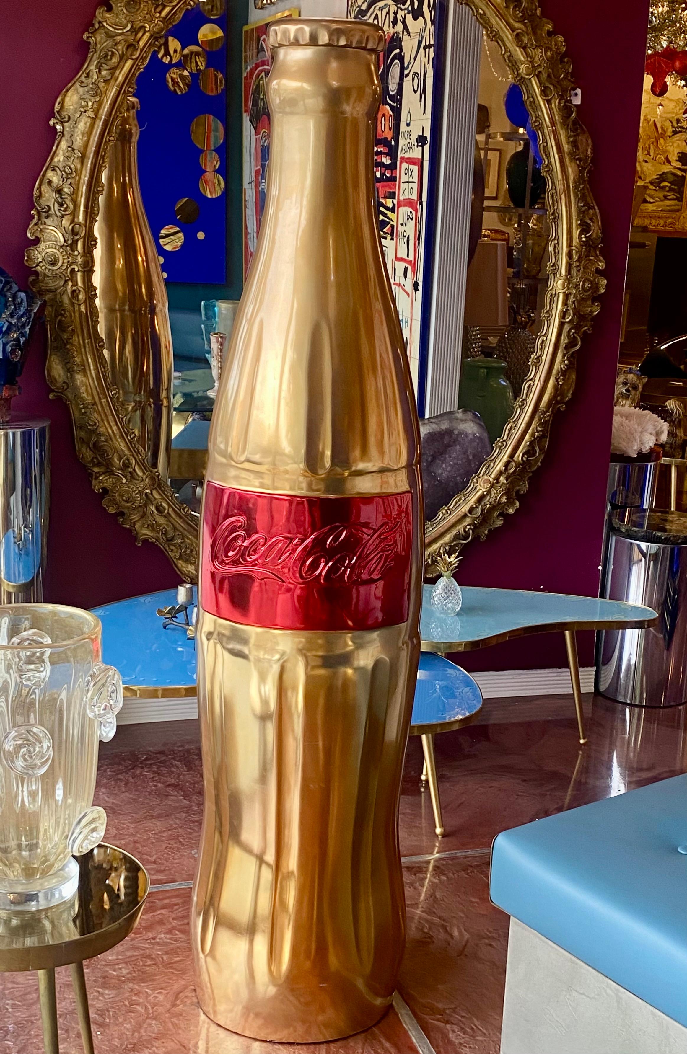 Americano Grande scultura in metallo di una bottiglia di Cola d'epoca in vendita