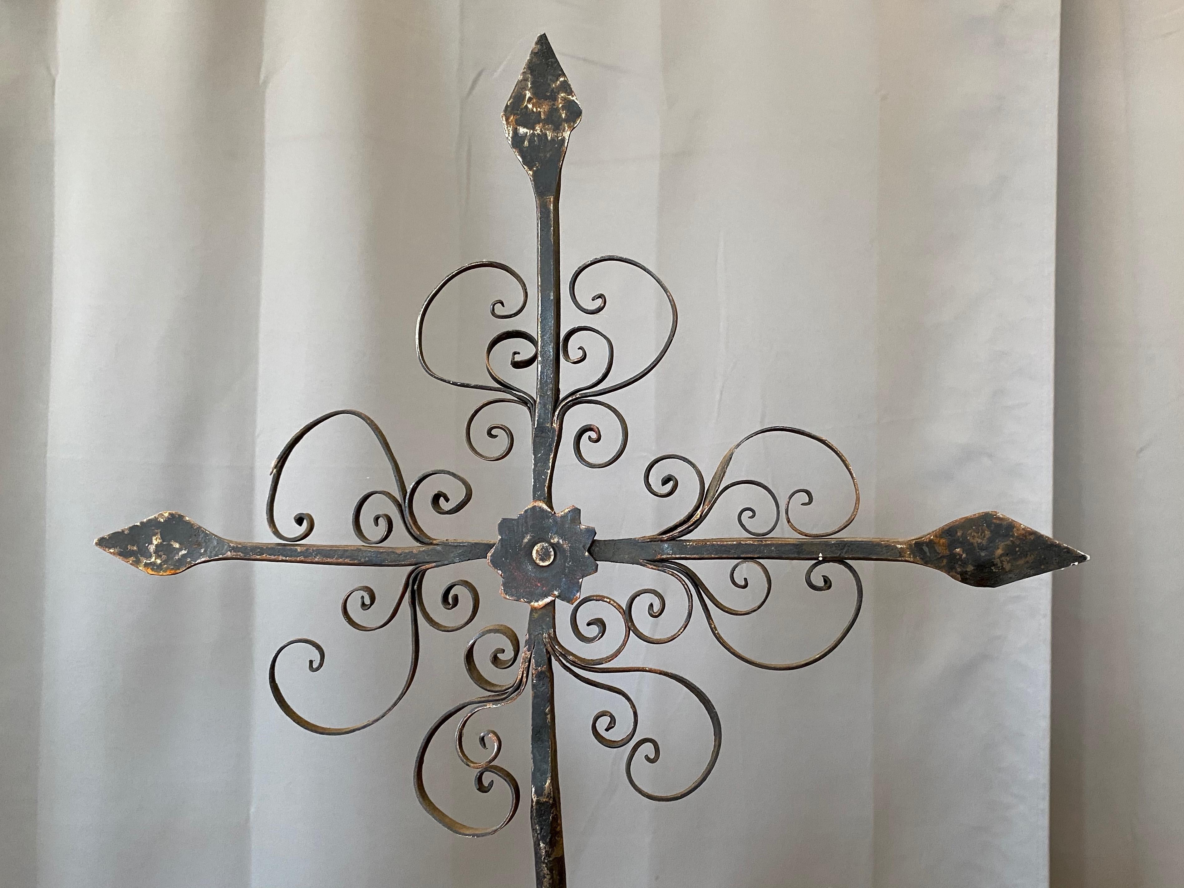 Large Mexican Folk Art Wrought Iron Rooster Weathervane, c. 1940 For Sale 3