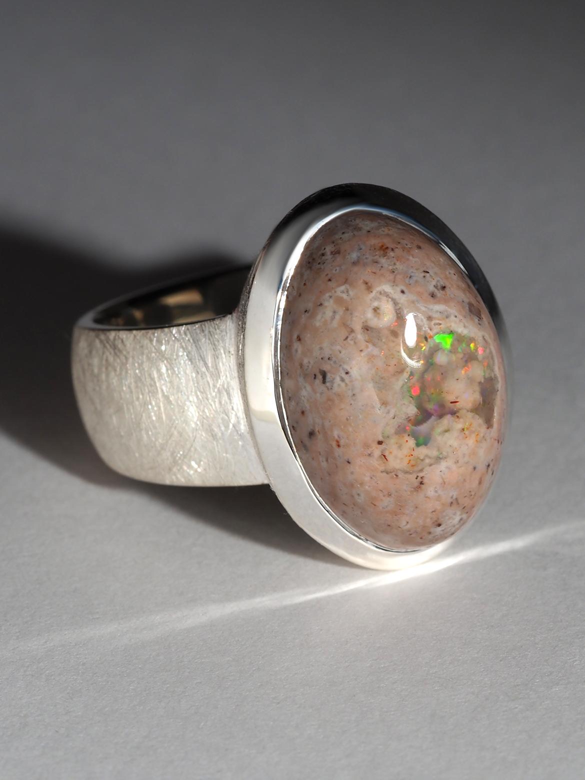 Large Mexican Opal Silver Ring wedding anniversary wife gift natural opal jewels In New Condition For Sale In Berlin, DE