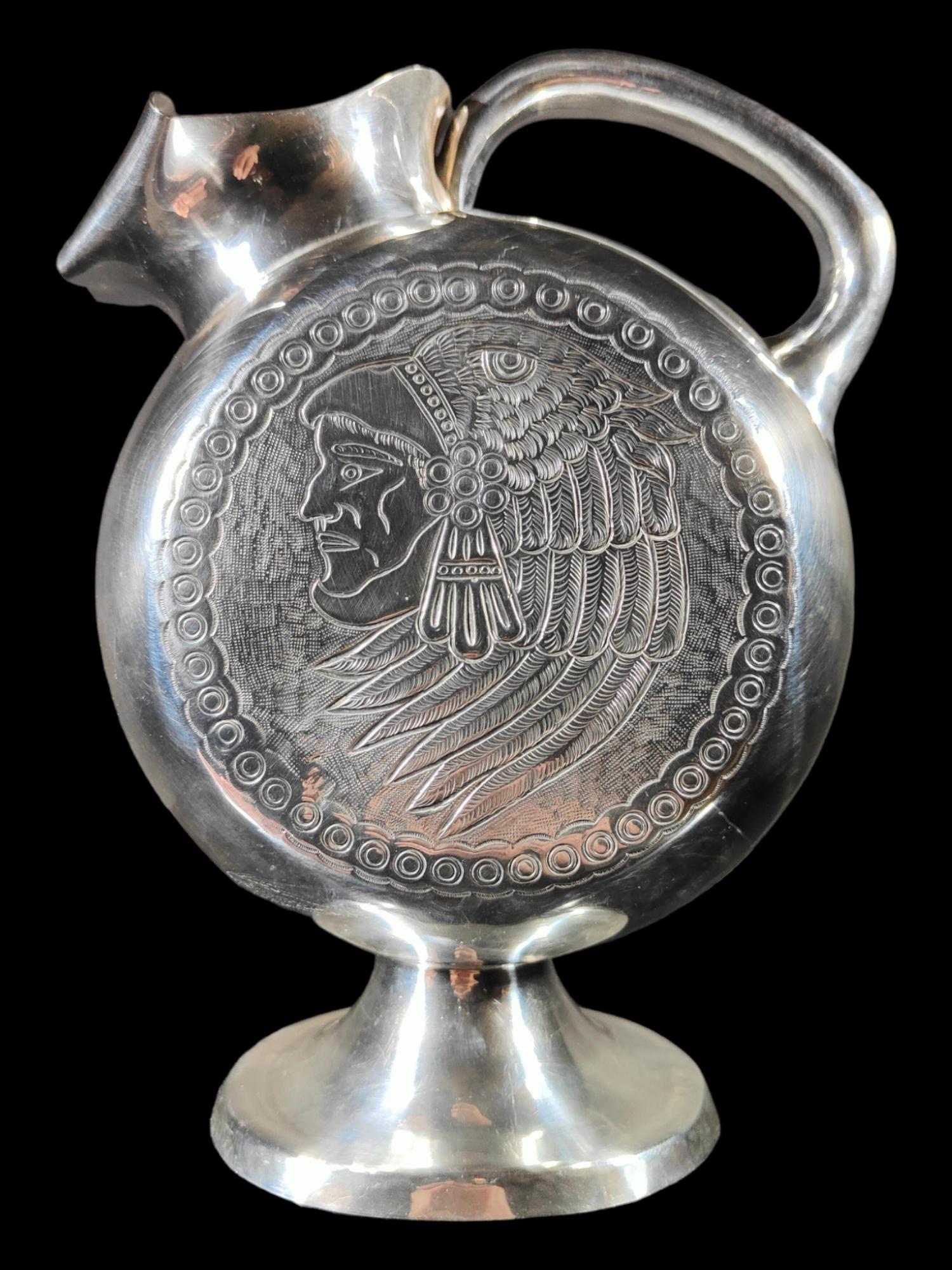 Large Mexican Pot Sterling Silver Years 50 In Pot
ELEGANT MARKED POT, MADE IN MEXICO IN THE 1950S. THE PURITY OF THE SILVER IS 925. BEAUTIFUL CARVED WORK WITH AZTEC PATTERNS ON BOTH SIDES-MEASURES: 30X14X22 CM AND WEIGHT 1377 GRAM