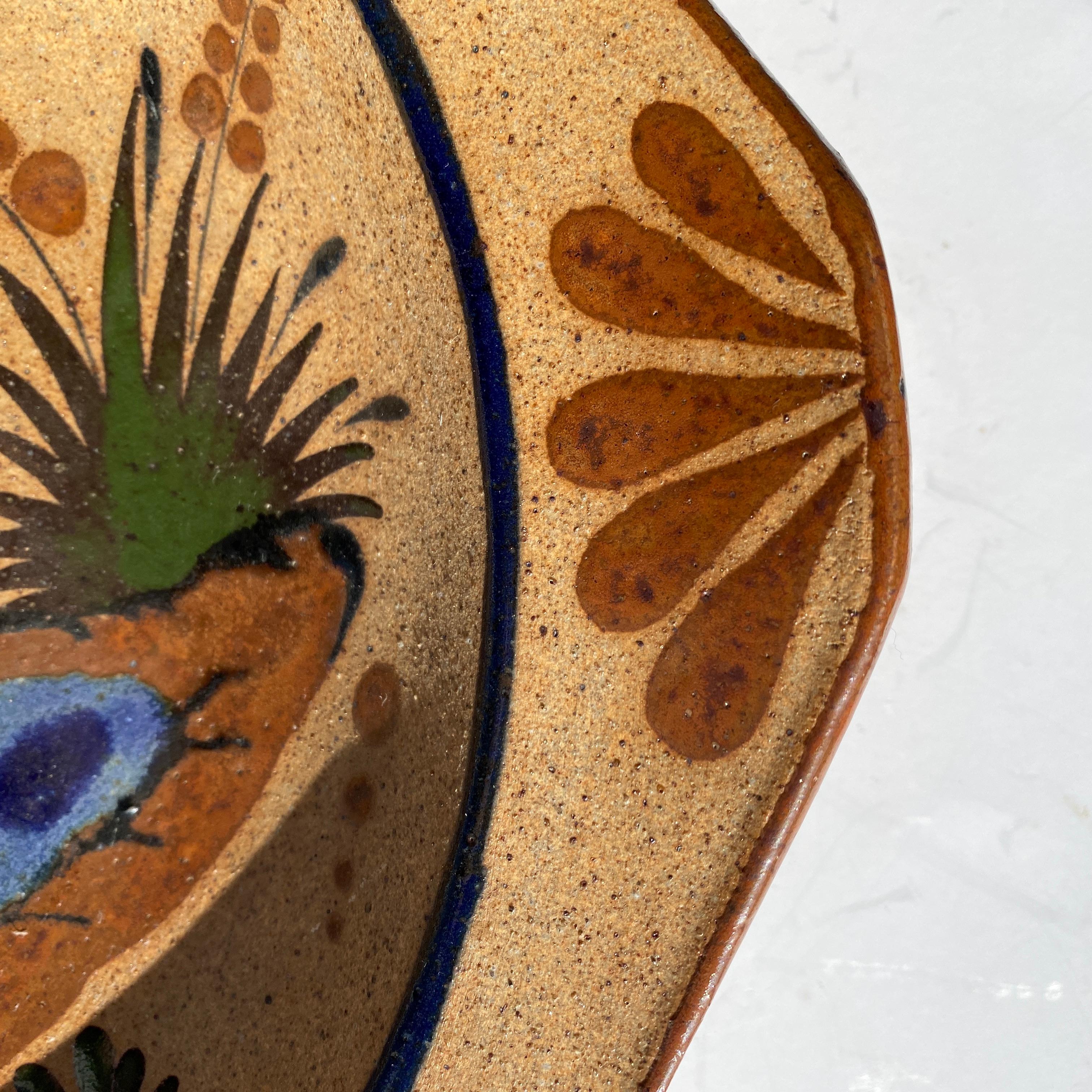 Large Mexican Round Folk Pottery Platter with Heron Bird Design Tonalá Mestizo In Excellent Condition In Oklahoma City, OK