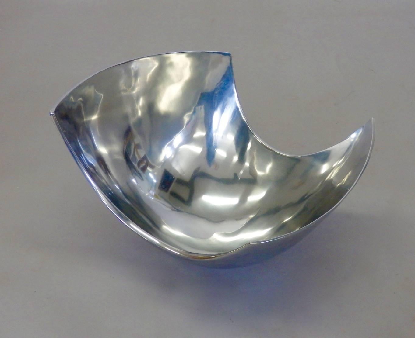 Mid-Century Modern Grand bol en aluminium poli Michael Lax en vente