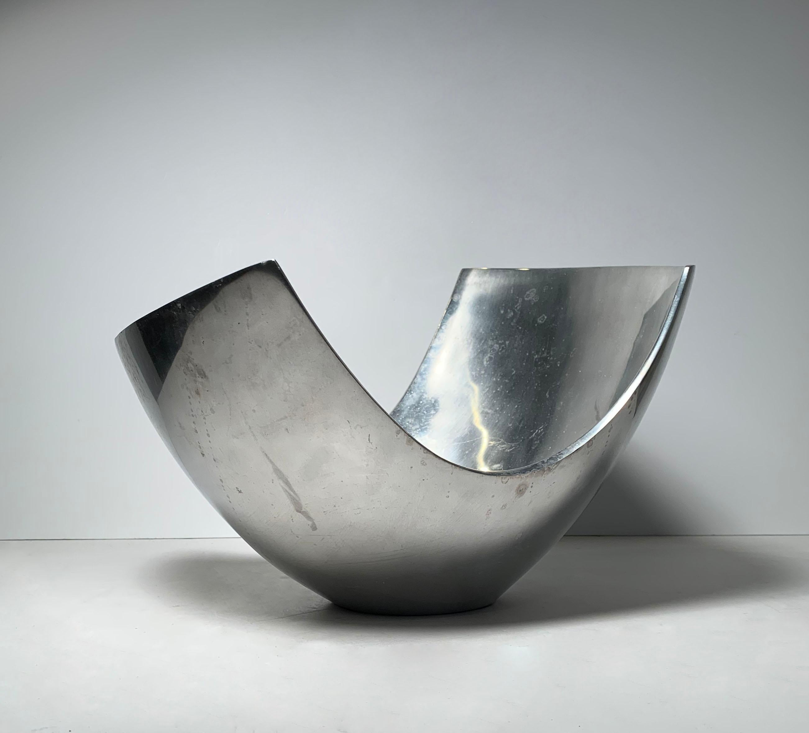Große Schale aus poliertem Aluminium von Michael Lax (amerikanisch) im Angebot