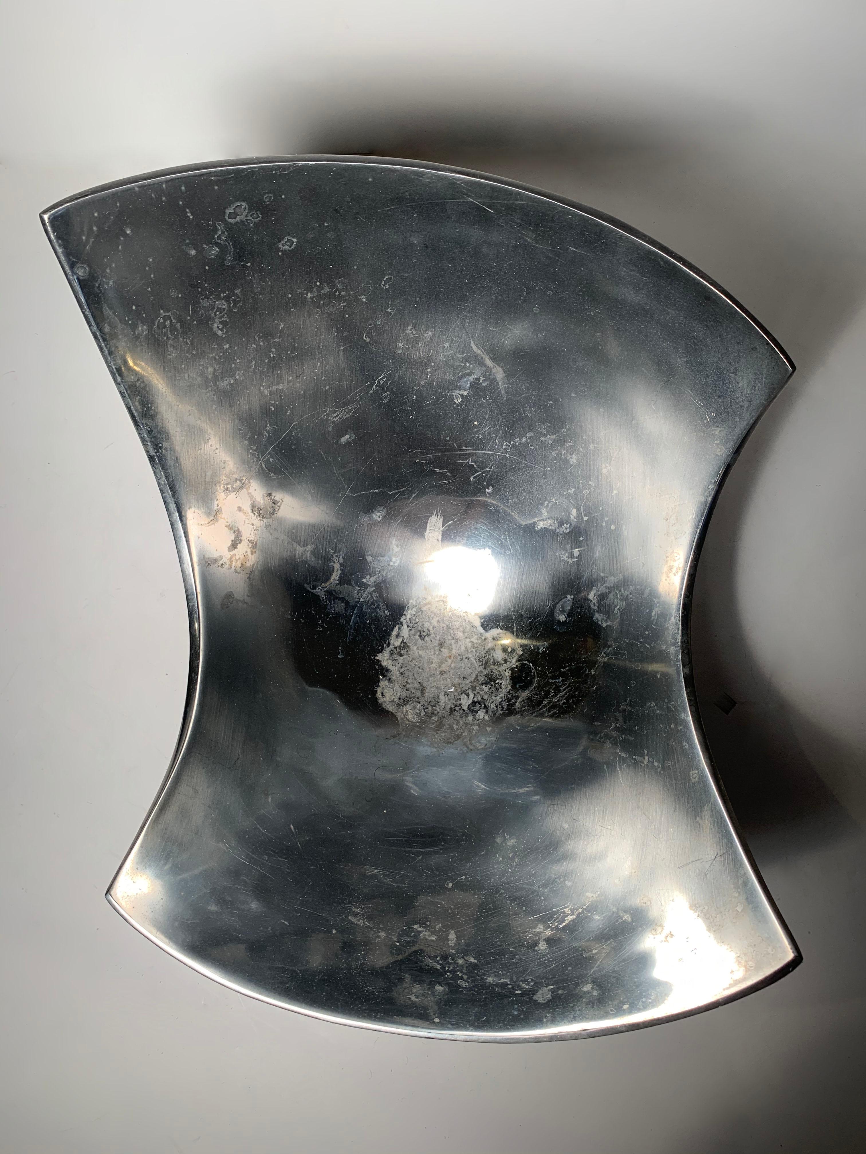 Große Schale aus poliertem Aluminium von Michael Lax im Zustand „Gut“ im Angebot in Chicago, IL