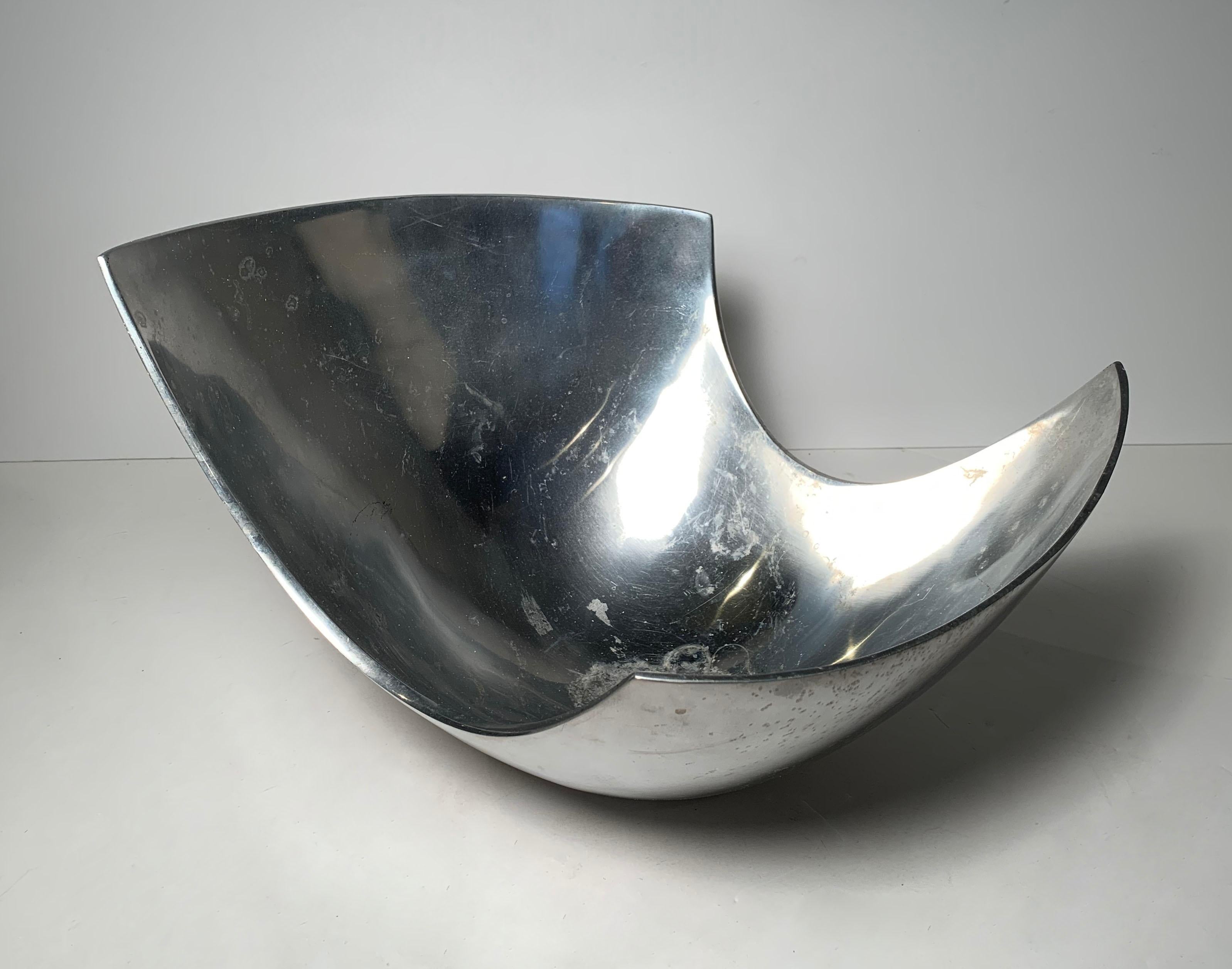 Große Schale aus poliertem Aluminium von Michael Lax (20. Jahrhundert) im Angebot