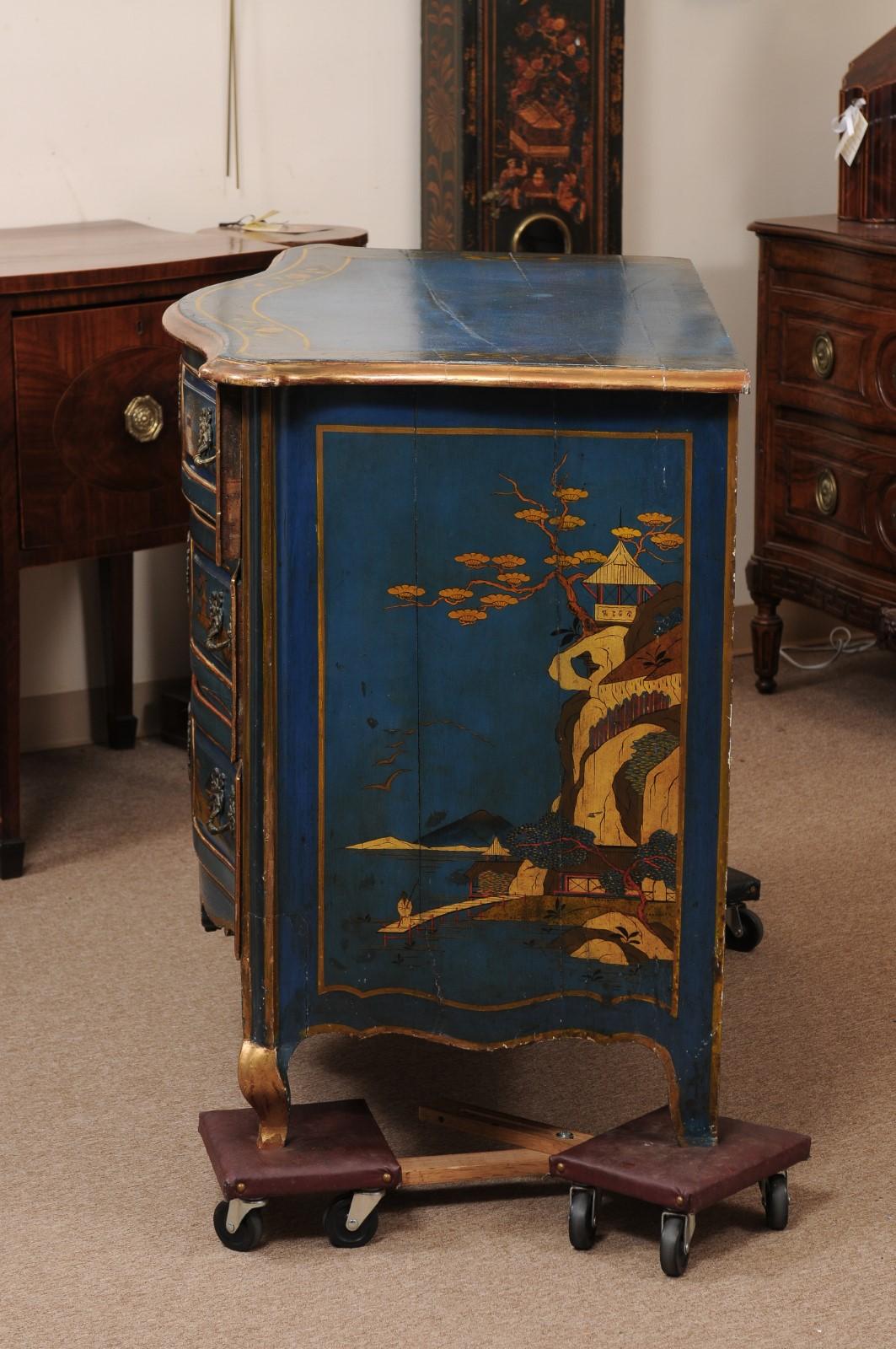 Large Mid 18th Century French Louis XV Blue Lacquered Commode with Chinoiserie  For Sale 6