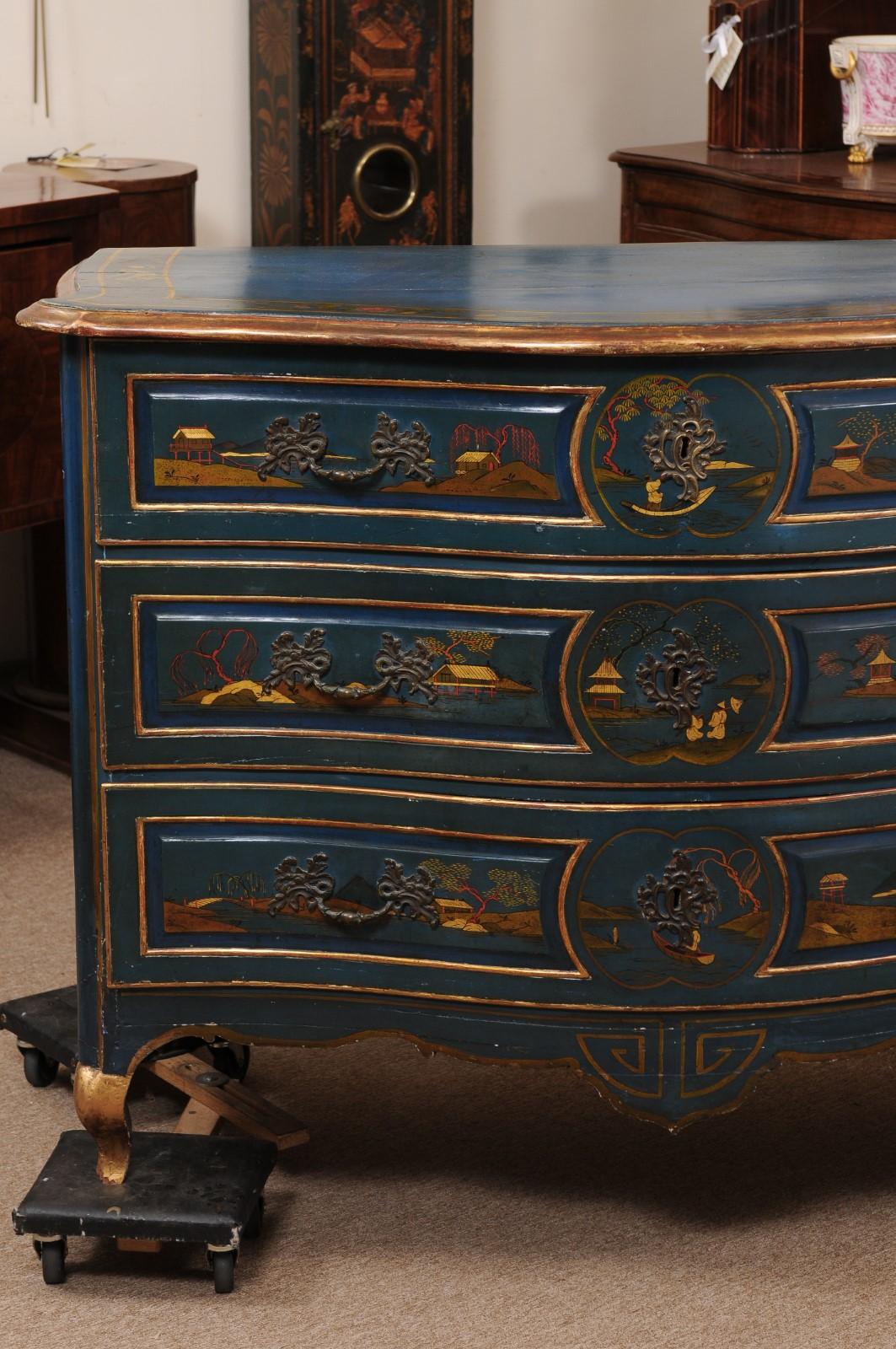 Large Mid 18th Century French Louis XV Blue Lacquered Commode with Chinoiserie  For Sale 10
