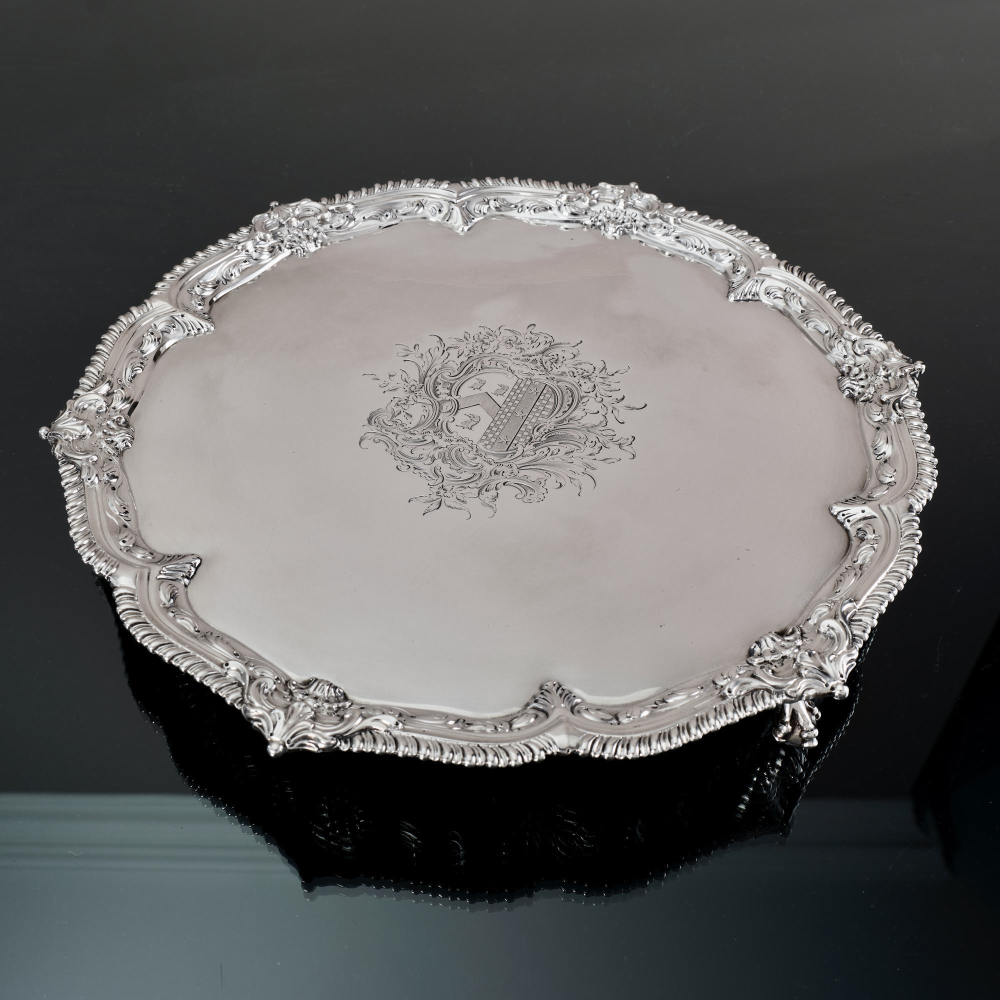 Britannico Grande salsiera in argento sterling della metà del XVIII secolo in vendita