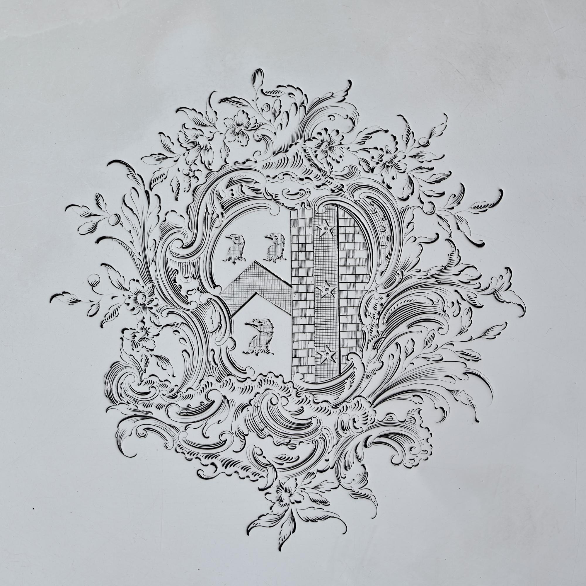 Metà XVIII secolo Grande salsiera in argento sterling della metà del XVIII secolo in vendita