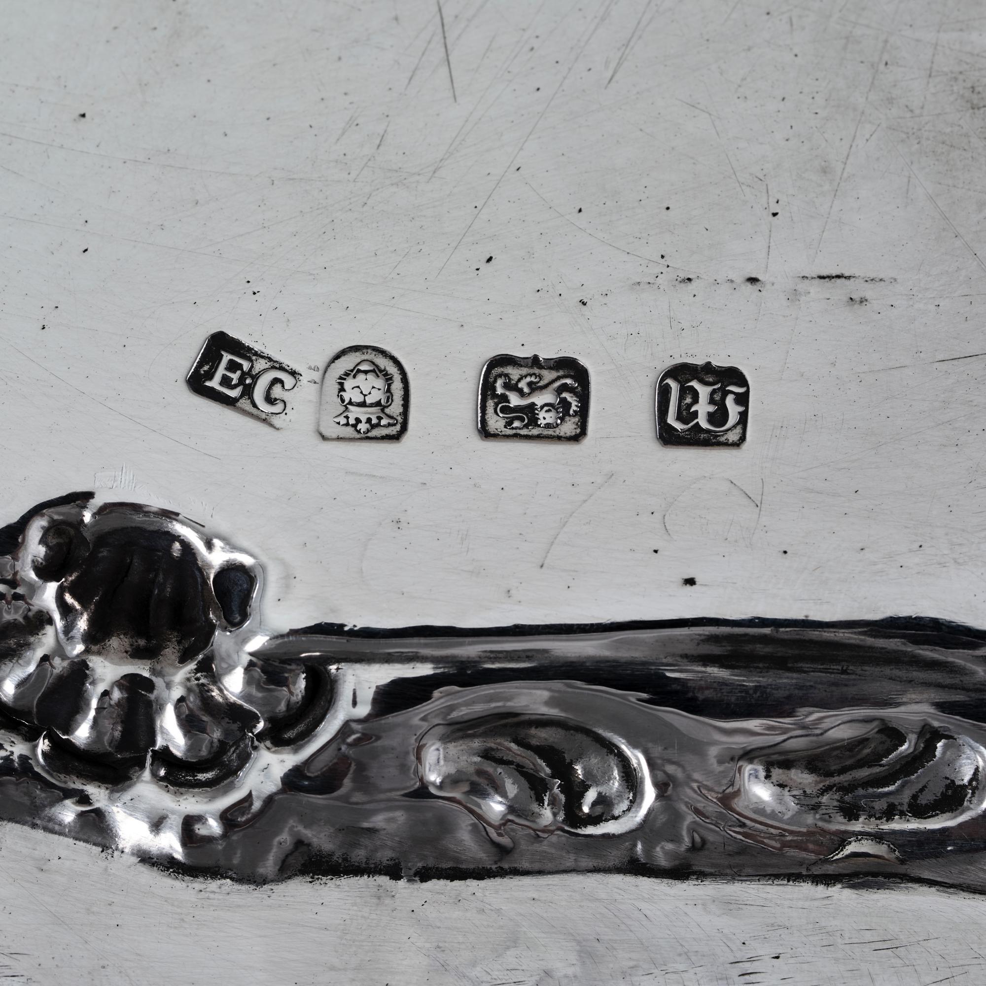 Argento 925 Grande salsiera in argento sterling della metà del XVIII secolo in vendita