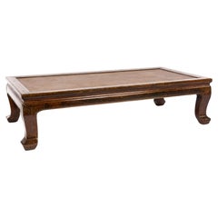 Grande letto da giorno Kang Can o tavolo da oppio in legno di olmo della metà del XIX secolo