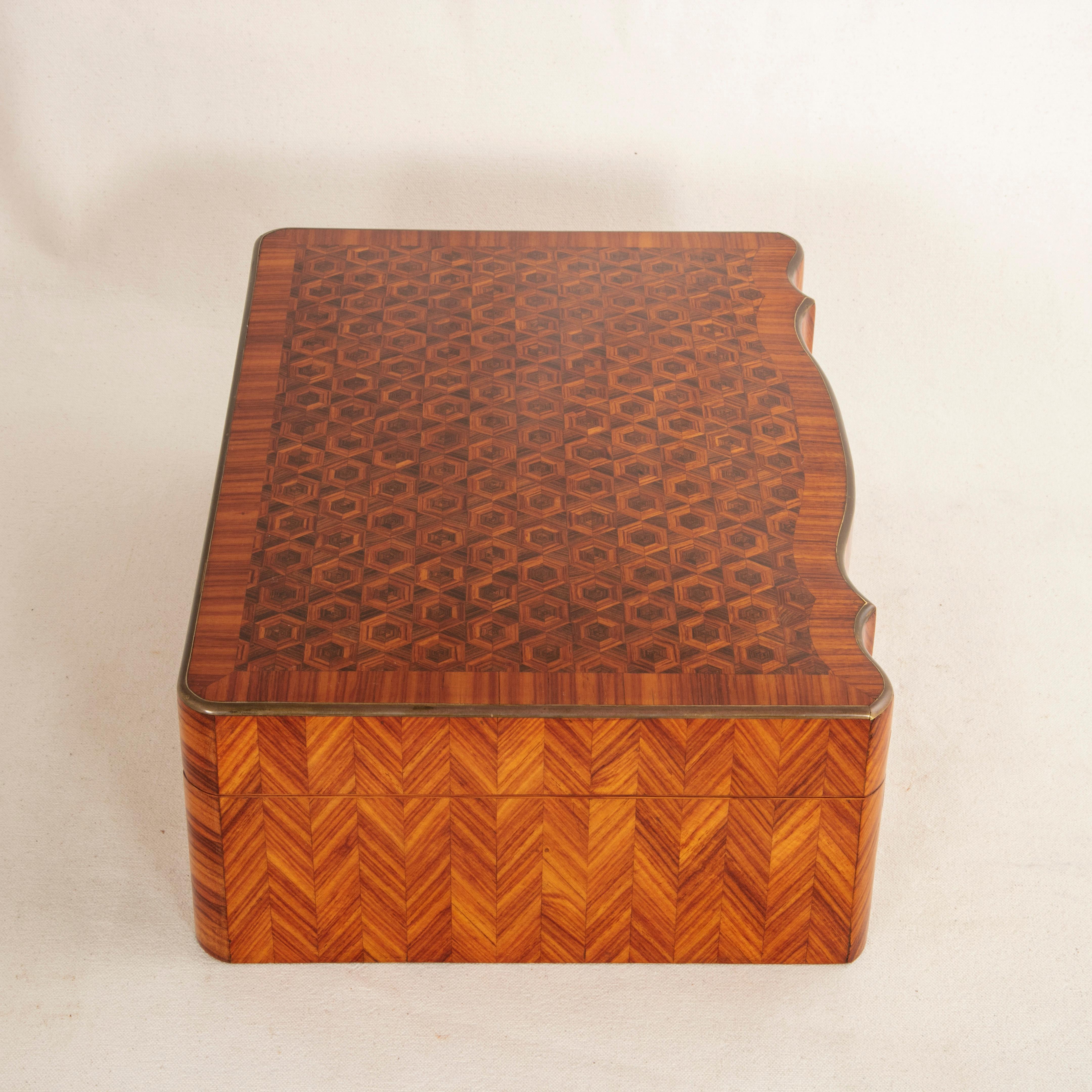 Large Mid-19th Century French Napoleon III Period Rosewood Marquetry Box 1