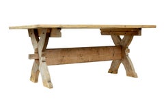 Gran mesa caballete de pino sueco de mediados del siglo XIX